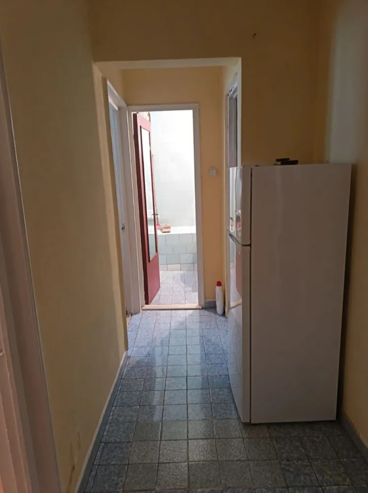 De vanzare apartament cu 2 camere, parter, micro 13 B, 54.000 euro - Se oferă spre vânzare un apartament cu 2 camere, situat în cartierul Micro 13B, la parter, ideal atât pentru locuit, cât și pentru investiție.
Locuința dispune de:
- geamuri termopan;
- geam la baie
- rulouri exterioare tip jaluzea, pentru confort și siguranță;
- beci spațios, de dimensiunea dormitorului, prevăzut cu 2 aerisiri;
- bucătărie mobilată – mobilierul rămâne inclus în preț.
Apartamentul este practic compartimentat, luminos și oferă acces facil către magazine, școli, mijloace de transport și alte puncte de interes.
Preț: 54.000 €. 
Pentru mai multe detalii sau programarea unei vizionări, mă puteți contacta la telefon 0741.030.291 Marilena, Agentia Imobiliara Mag Invest Galati.