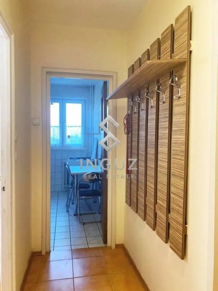 DE ÎNCHIRIAT | Apartament 2 camere | Dristor | 55 mp | 490 € - Apartament cu 2 camere, decomandat, situat pe Strada Eufrosina Popescu – Sector 3, în zona Dristor, aproape de IOR, metrou Dristor și Baba Novac.

• 55 mp utili
• Etaj 6 / 10
• Balcon + debara
• Lift
• Încălzire centralizată
• Stare: gata de utilizare
• Fumatul interzis
• Liber din 27.05.2026

Chirie: 490 € / lună
Garanție: 900 €
COMISION AGENȚIE: 50%

للإيجار | شقة غرفتين | دريستور | 55 متر | 490 يورو

شقة مكونة من غرفتين، نظام منفصل، تقع في Strada Eufrosina Popescu – القطاع 3، بالقرب من Dristor وParcul IOR وBaba Novac.

• 55 متر مربع
• الطابق 6 من 10
• شرفة + مخزن
• مصعد
• تدفئة مركزية
• جاهزة للسكن
• ممنوع التدخين
• متاحة من 27.05.2026

الإيجار: 490 يورو / شهرياً
التأمين: 900 يورو
عمولة المكتب: 50%

Inguz Real Estate
+40 774 017 567
+40 724 922 092
info@inguzrealestate.com