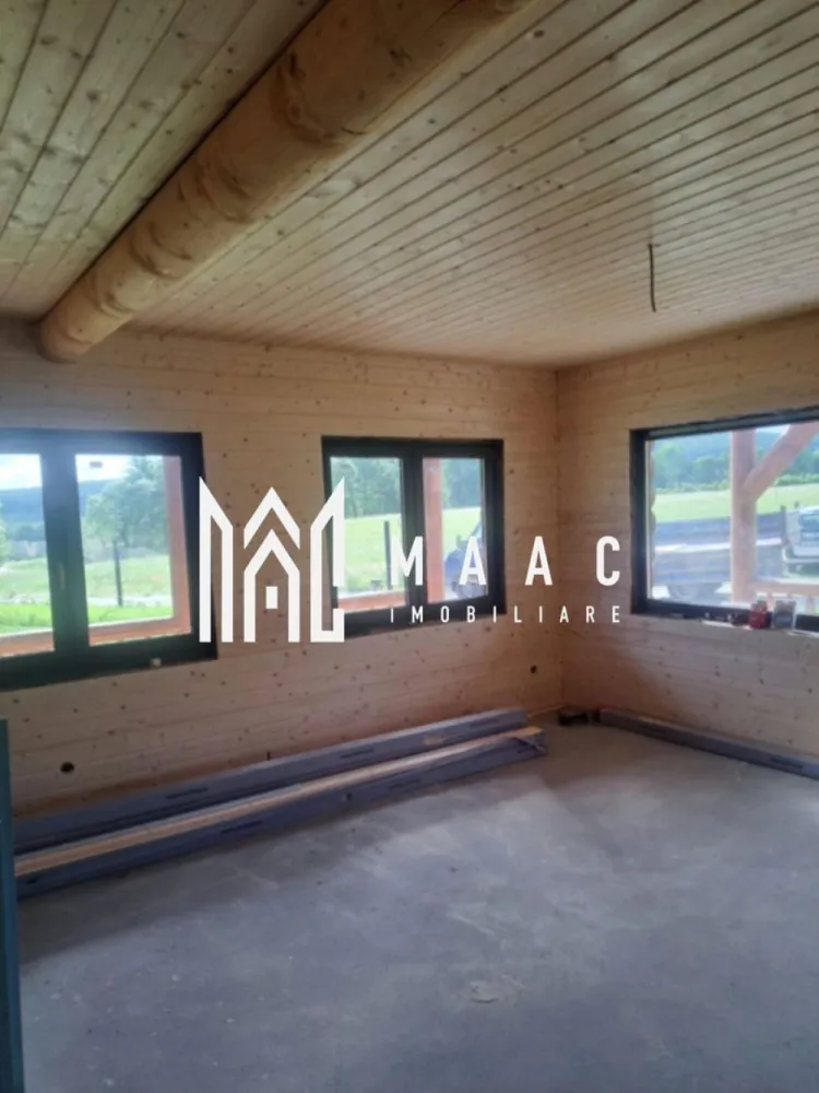 Cabana 5 Camere I 1520 mp teren I Lac de pești I Zona Tocile - MAAC imobiliare va propune la vânzare o cabană în zona Tocile cu vedere panoramică spre Munții Făgăraș și împrejurimi.
Cabana are baza de beton si este confectionata din bile de molid. 

La interior necesită amenajare și este împărțită astfel :
La parter -camera de zi cu bucătărie ,dormitor cu baie ,hol, casa scării și 2 terase acoperite 
La etaj : 3 dormitoare, fiecare cu baie proprie , hol, 2 balcoane acoperite 

Cabana dispune de panouri solare cu invertor de 5,5 kW, canalizare, apă, branșarea la curent trifazic în lucru.
Instalatia de incalzire e facuta in pardoseala.
Se poate opta pentru orice varianta de centrala.

Pentru mai multe detalii precizati telefonic ca ati vazut anuntul cu ID: CP2941188