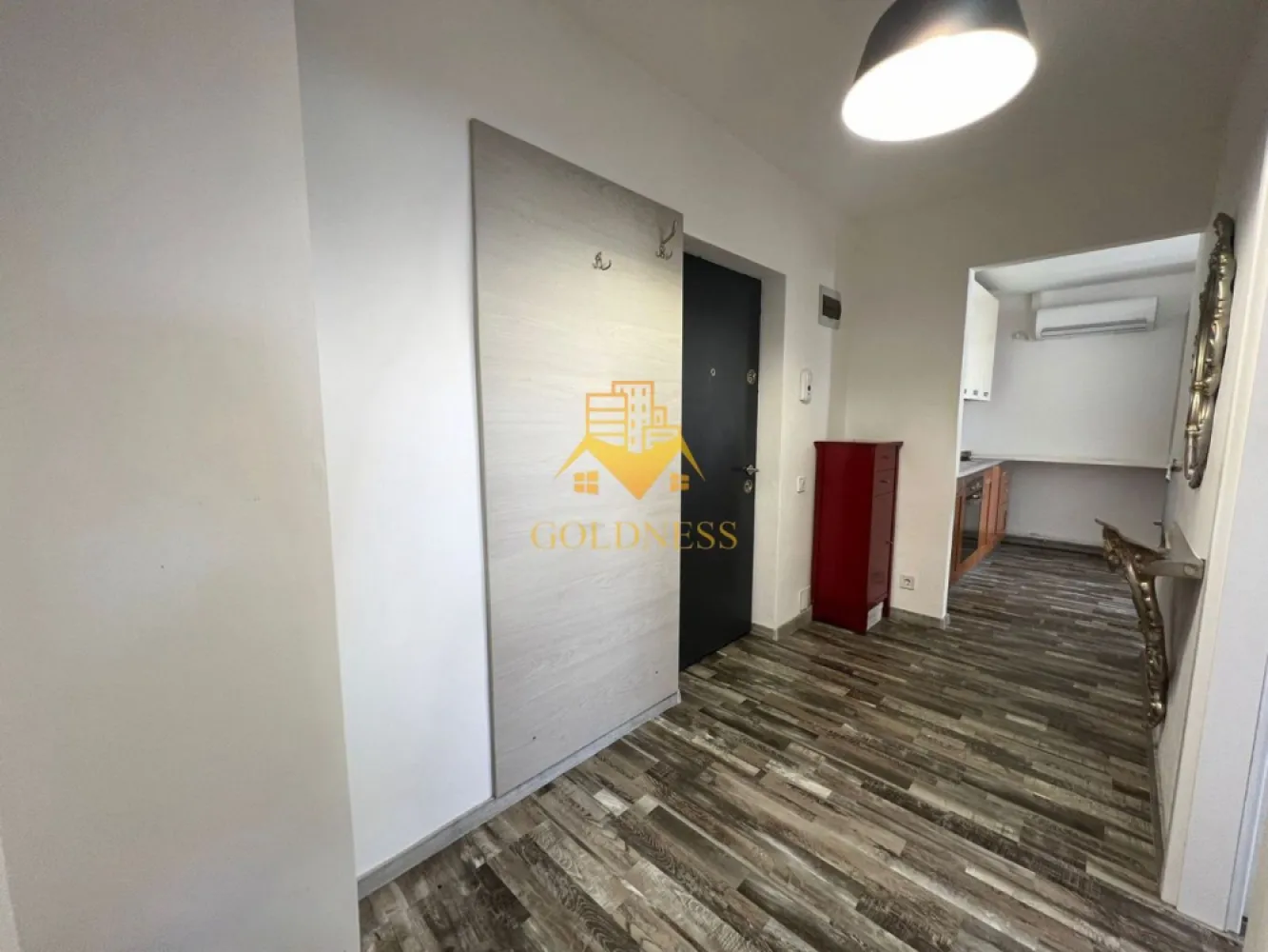 3 camere open space, modern, Gheorgheni, Zona FSEGA, Iulius Mall, AC - GOLDNESS Imobiliare vă propune spre închiriere un apartament cu 3 camere open-space complet mobilat și utilat, la etajul 4 într-un imobil de 4 etaje, în Cartierul Gheorgheni, la 5 minute de FSEGA, strada Venus.
Posibilitate de parcare in zona la liber!
GARANȚIE: se percep 2 garanții, cu posibilitatea plății eșalonat în 2/3 luni.
Se află în apropierea stațiilor de transport în comun, magazine, restaurante, spații verzi, farmacii, etc. 

Apartamentul este compartimentat astfel:
 - 2 dormitoare cu paturi matrimoniale, dressing, noptiere, birouri
 - living cu bucatarie open space complet utilată, canapea extensibila, loc de servit masa 
 - baie cu cabina de dus, calorifer port prosop și dulap pentru depozitare.

Imobilul este dotat cu toate cele necesare- centrală proprie, mașină de spălat haine, aer conditionat, frigider, plită electrică, hotă, etc. 
Dacă sunteți interesați de acest apartament și doriți să îl vizionați, dar și pentru alte oferte nu ezitați să ne contactați telefonic sau prin e-mail. Vă stăm la dispoziție!

Pentru intermediere se percepe un comision de 50% din prețul chiriei!