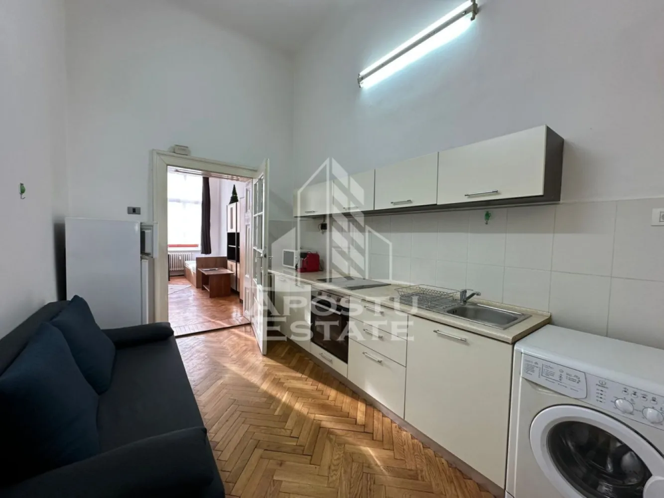 Apartament ultracentral de inchiriat - APOSTU ESTATE va propune spre inchiriere Apartament 2 camere de inchiriat, situat in zona ultracentrala, la etajul 1, cu o suprafata utila de 60 mp. Locuinta dispune de bucatarie complet utilata si incalzire de la CET.

Pozitionare excelenta, aproape de magazine, cafenele, scoli si statia de tramvai, oferind acces rapid la toate facilitatile orasului.

Pentru mai multe detalii sau pentru programarea unei vizionari, echipa Apostu Estate va sta cu profesionalism si promptitudine la dispozitie dumneavoastra.
