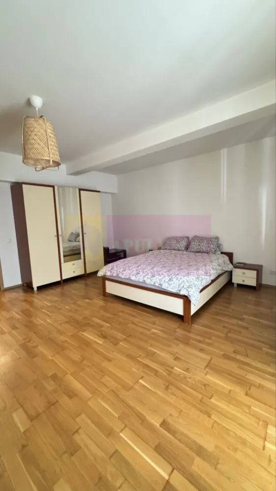 Apartament 3camere in complexul New Town Residence Dristor,parcare - Va oferim spre vanzare un apartament de 3 camere in complexul rezidential New Town zona Dristor, la parter, bloc nou, cu o suprafata utila de 95mp, decomandat, cu living 23.66 mp, bucătărie 9 mp, dormitor 1 de 24.39 mp, dormitor 2 de 15.61 mp, 2 băi, hol, debara, 3 balcoane exterioare. Apartamentul are Centrala termica proprie, bucatarie mobilata complet. Aprtamentul se vinde cu un loc parcare subteran inclus in pret. Scara de bloc are 2 lifturi moderne.
Pentru vizionari si detalii contactati agentul Dona Camelia 0733683461
