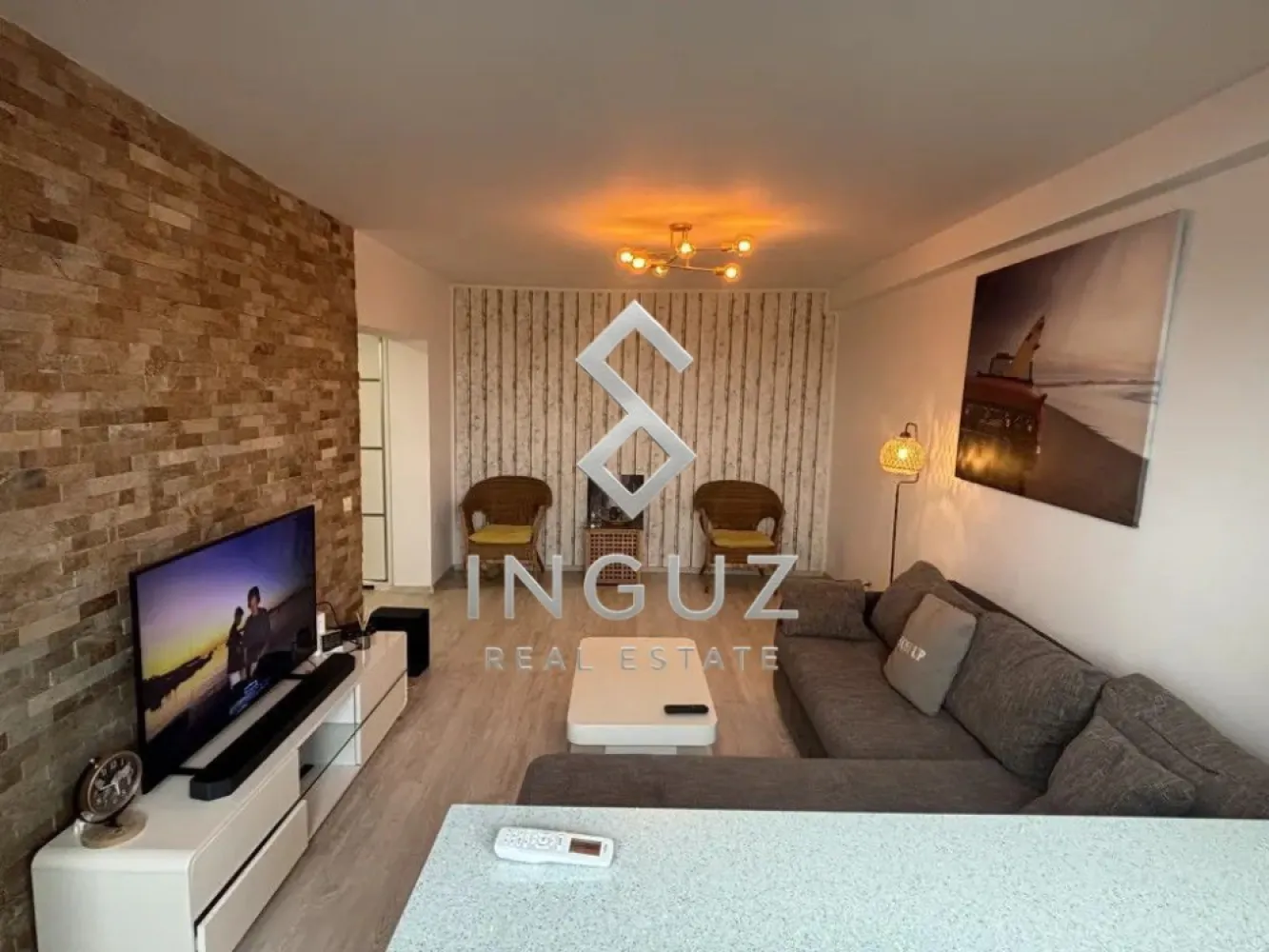 DE ÎNCHIRIAT | Apartament 2 camere | Piața Muncii | 550 € - DE ÎNCHIRIAT | Apartament 2 camere | Piața Muncii | 550 €
Apartament cu 2 camere, decomandat, situat în zona Piața Muncii, la doar 4 minute de metrou.

• 50 mp utili
• Etaj 11
• Bloc construit în 1989
• Complet mobilat și utilat
• Compartimentare decomandată
• Acces rapid către mijloace de transport, magazine și zone comerciale

Apartamentul este ideal pentru o persoană sau un cuplu care își dorește confort și acces facil către centrul orașului.

Chirie: 550 € / lună
COMISION AGENȚIE: 50%

للإيجار | شقة غرفتين | Piața Muncii | 550 يورو
شقة مكونة من غرفتين، بنظام منفصل، تقع في منطقة Piața Muncii، على بعد 4 دقائق فقط من محطة المترو.

• 50 متر مربع
• الطابق 11
• بناء سنة 1989
• مفروشة ومجهزة بالكامل
• تقسيم منفصل
• موقع ممتاز قريب من وسائل النقل، المتاجر والخدمات

الشقة مناسبة لشخص أو زوجين يبحثان عن الراحة وسهولة الوصول إلى وسط المدينة.

الإيجار: 550 يورو / شهرياً
عمولة المكتب: 50%

Inguz Real Estate
📱 +40 774 017 567
📱 +40 724 922 092
✉️ info@inguzrealestate.com