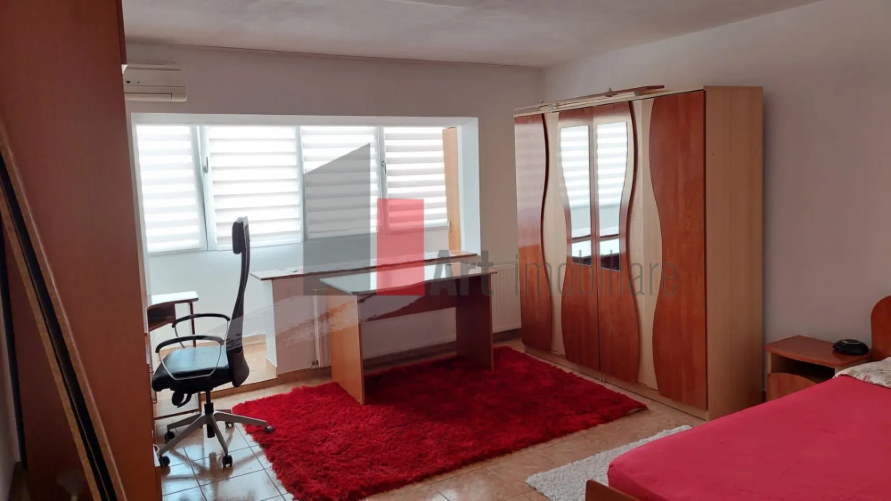 Garsoniera de vanzare-P-ta Alba Iulia-Muncii-Unirii - Garsoniera de vanzare, decomandata, cu suprafata de 40 mp, situata in planul secund al bulevardului Decebal, la etaj 4 din 4, intr-o zonă liniștită (strada Mesterul Manole).
Bloc din 1990 reabilitat in 2025 (cu instalații refacute, panouri fotovoltaice și recuperatoare căldură montate), cu bucatarie inchisa, balcon inchis dar open cu camera, aer conditionat
Locuința se vinde complet mobilată și utilată/nemobilata (aragaz, masina de spalat, frigider, cuptor microunde, smart TV).
Momentan garsoniera este închiriată și se poate păstra chiriașul actual.
Reper: situata la 300m de Piata Alba Iulia si 600m de metrou Muncii, in proximitatea parcarii subterane de pe Bulevardul Decebal
Zone de interes: Piata Alba Iulia, Bulevardul Decebal, Bulevardul Burebista, Bulevardul Unirii