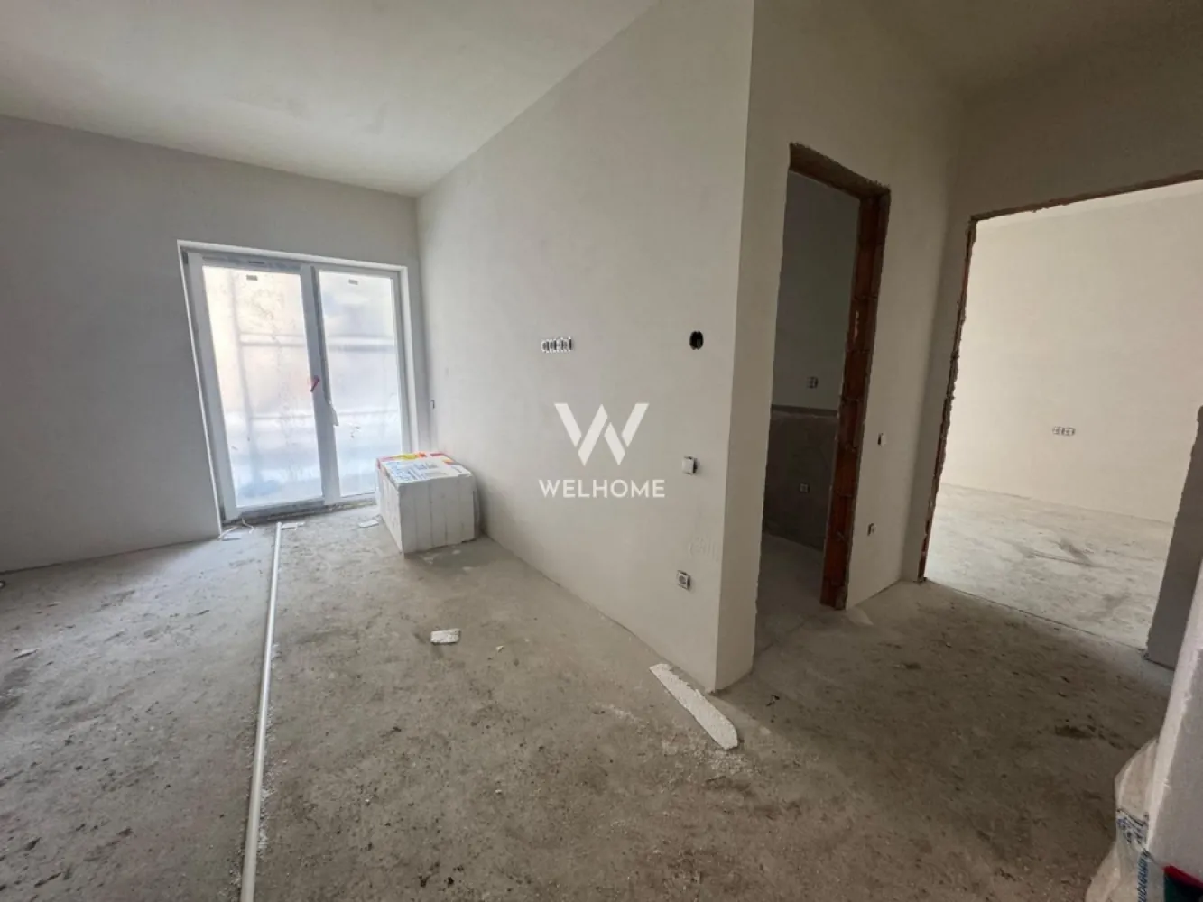 Apartament 2 camere Lacul lui Binder, Sibiu - Apartament 2 camere situat in Sibiu, in apropierea Lacului Binder, etaj 2
Suprafata utila : 43.63 mp 
Compartimentare: hol cu acces in livingul open space cu bucataria 
 baie 
 dormitor cu iesire pe balcon de 6.23mp 

Predare la stadiul de alb : geamuri si usa termopan 3 foi de sticla, pereti tencuiti si gletuiti, sapa elicopterizata, centrala, incalzire in pardoseala instalatii electrice, termice si sanitare. Se poate finisa la cheie contracost!

Loc de parcare inclus în preț, cu posibilitatea achiziționării unui al doilea loc (în funcție de disponibilitate).
Apartamentele detin si un spatiu de depozitare pe balcon.

Pret : 89000 Euro tva inclus COMISION ZERO 

Vizionari: 0752.088.381- Roxana