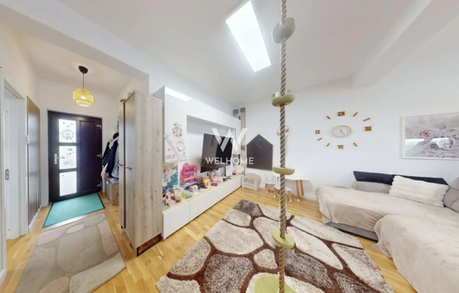 Casa de vanzare in Cristian - duplex - 125 mp utili + teren de 250 mp - Casă modernă de vânzare în Cristian – 5 camere, 125 mp utili, curte proprie – parțial mobilată

New Concept Living vă propune spre vânzare o casă modernă și spațioasă, situată în Cristian, într-o zonă liniștită și apreciată de familiile care își doresc confort, intimitate și acces rapid către Sibiu.

Locuința are o suprafață utilă de 125 mp și beneficiază de o curte proprie generoasă, ideală pentru relaxare, petrecerea timpului în aer liber, loc de joacă pentru copii sau amenajarea unei grădini. Casa este foarte bine compartimentată și oferă spațiu suficient pentru întreaga familie.

Compartimentare:

living luminos și primitor
bucătărie modernă cu zonă de dining
4 dormitoare
2 băi
cămară amenajată sub scară
pod spațios pentru depozitare

Proprietatea este amenajată modern, cu finisaje atent alese și un ambient cald și confortabil. Se vinde parțial mobilată și este pregătită pentru mutare imediată.

Dotări și beneficii:

încălzire în pardoseală
centrală termică Vaillant
termostate Bosch
sistem smart home
aer condiționat Bosch
bucătărie complet echipată cu electrocasnice Bosch
camere luminoase și spațioase
multiple spații de depozitare
curte proprie
pod mare pentru depozitare

Localizare:
Casa este amplasată în Cristian, una dintre cele mai căutate localități din apropierea Sibiului, recunoscută pentru atmosfera liniștită, aerul curat și comunitatea frumoasă de familii tinere. Zona oferă acces rapid către oraș și reprezintă alegerea ideală pentru cei care își doresc confortul unei case moderne, departe de agitația urbană.