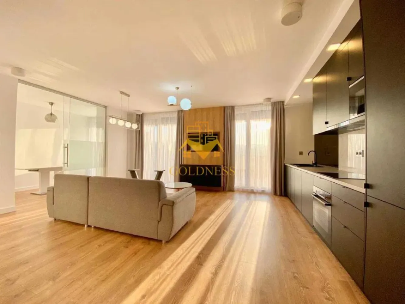 Penthouse Lux, parcare subterana, AC, Zona Septimiu Albini, Gheorgheni - GOLDNESS Imobiliare vă propune spre închiriere un penthouse cu camere 3 complet mobilat și utilat, la etajul 6 într-un imobil de 6 etaje, în Cartierul Gheorgheni. 
Dispune de loc de parcare subterana!
Se află în apropierea stațiilor de transport în comun, magazine, restaurante, spații verzi, farmacii, etc. 

Apartamentul este compartimentat astfel:
 - dormitor cu pat matrimonial, dressing, noptiere, aer conditionat
 - dormitor cu pat, dressing, birou, aer conditionat
 - living cu bucatarie open space complet utilată și mobilată, canapea extensibilă, loc de servit masa, aer conditionat, spatiu pentru birou cu nisa
 - doua bai, una cu cabina de dus, si una cu cada, calorifer port prosop și dulap pentru depozitare.
 - terasa de 43 mp.

Imobilul este dotat cu toate cele necesare- centrală proprie, frigider, aragaz, hotă, mașină de spălat haine si vase, AC,etc. 

Dacă sunteți interesați de acest apartament și doriți să îl vizionați, dar și pentru alte oferte nu ezitați să ne contactați telefonic sau prin e-mail. Vă stăm la dispoziție!
Pentru intermediere se percepe un comision de 50% din prețul chiriei!