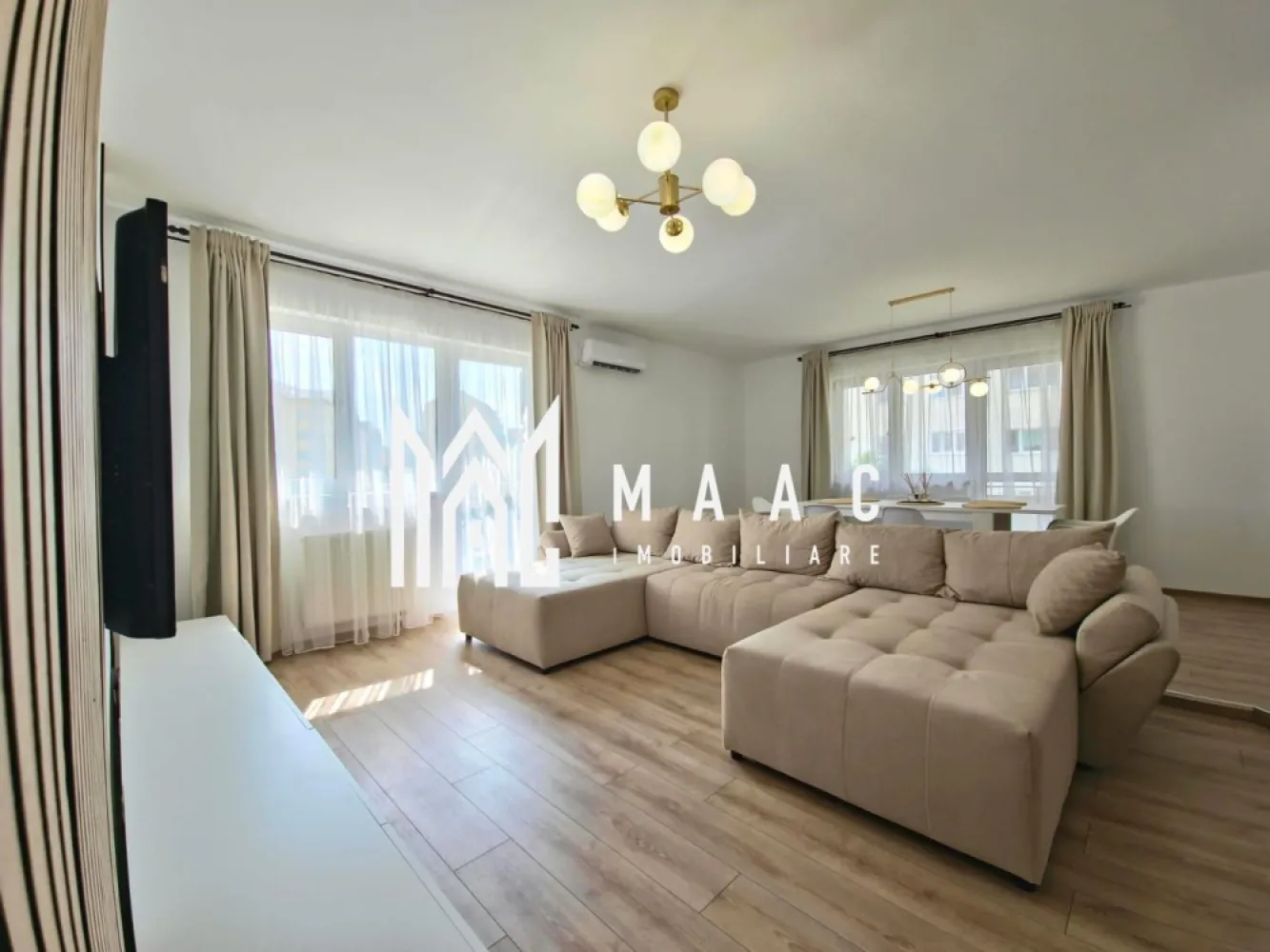 Apartament 3 camere | 3 Balcoane | 2 Bai | Hipodrom - MAAC Imobiliare va propune spre inchiriere un apartament modern cu 3 camere recent renovat,situat într-un bloc nou din cartierul Hipodrom III , la etajul 2 din 11, într-un complex rezidential.

Detalii apartament:
• Suprafață utilă: 93 m2.
• Suprafață totală: 125 m2 (include 3 terase generoase, orientate pe trei puncte cardinale).
• Compartimentare practică: 2 dormitoare, 1 living spațios, bucătărie închisă cu uși de sticlă, spațiu tehnic/depozitare adiacent bucătăriei.
• 2 băi moderne: una cu cadă, cealaltă cu duș.

Dotări și facilități:
• Complet renovat și mobilat în iunie 2025 – prima închiriere după renovare.
• 3 terase cu acces direct din fiecare cameră – lumină naturală din plin, orientare ideală spre răsărit și apus.
• Aer condiționat.
• Centrală termică proprie.
• Televizor LED cu diagonală de 140 cm.
• Mașină de spălat rufe.
• Mașină de spălat vase.
• Cuptor încorporabil. 
• Loc Parcare inclus în complex, acces cu barieră.
• Bloc dotat cu două ascensoare.
• Vecinătate liniștită, cu acces rapid la magazine, școli, mijloace de transport și zone verzi.

Se percepe o garatie in cuantumul a 2 chirii lunare.

Pentru mai multe detalii specificati telefonic ca ati vazut anuntul cu ID: CP2568388.