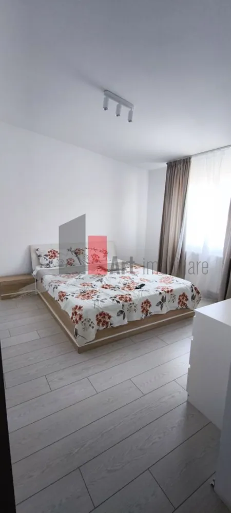 Ap 2 camere Mobilat Popesti leordeni - Se inchiriaza ap 2 cam, et 5, bloc cu lift, mobilat utilat nou, cu loc de parcare, in Popesti -Leordeni.
Pretul chiriei este de 450 euro si se va plati 1 luna in avans si 1 luna garantie.
Apartamentul este in perfecta stare, curat, mobilat complet si utilat cu tv, masina de spalat, frigider cu congelator, aragaz, dulapuri etc.