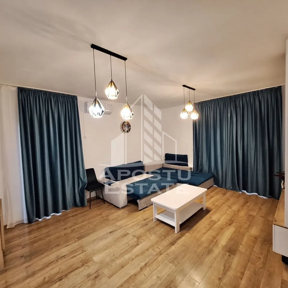 Apartament cu 2 camere mobilat cu gradina proprie de 50 mp in Giroc. - APOSTU ESTATE va propune spre vanzare un apartament cu 2 camere situat in Giroc la asfalt.
Drumul de acces spre imobil este asfaltat. In apropiere sunt magazine si supermarket-uri precum Lidl, Profi, Mega Image, Penny, Scoala, gradinita și parc la o distanta de 3-5 minute, acces facil la mijloace de transport in comun.

Apartamentul se vinde complet mobilat si utilat, precum se observa in imagini.

Imobilul are o suprafata de 56 mp utili, este situat la parter si dispune de 2 terase de pe care se face accesul in gradina.

Compartimentare:
- hol acces.
- bucatarie inchisa.
- dormitor.
- living.
- baie cu geam si cada.
- 2 terase.
- gradina proprie de 50 mp. 

Detalii tehnice:
- constructie realizata in anul 2023 din caramida Porotherm de 25 cm.
- exterior izolat cu polistiren de 10 cm eps 80.
- pereti despartitori complet din caramida (fara rigips) tencuiti mecanizat finisati cu glet si vopsea lavabila.
- geamuri termopan cu 3 sticle pentru izolare fonica si termica superioara, foarte mari si luminoase dotate cu rulori.
- centrala proprie pe gaz, sistem eficient de incalzire prin pardoseala.
- aparataje modulare Gewis.
- usa acces securizata, usi interioare Porta Doors.
- electrocasnice noi, in stare perfecta de functionare. (frigider, masina de spalat rufe, masina de spalat vase, aragaz, cuptor, hota)
- mobilier de calitate inalta, realizat pe comanda pe toata suprafata apartamentului.
- 1 loc de parcare in cf.
Utilitati complete: curent, apa de la retea, canalizare, gaz.

Pentru mai multe detalii nu ezitati sa ne contactati!

Acceptam orice fel de credit bancar. Oferim consultanta si solutii financiare prin colaboratorii nostri pentru a obtine cel mai avantajos credit Ipotecar sau Noua Casa.

Va asteptam cu drag la o vizionare chiar astazi!
CP2782745