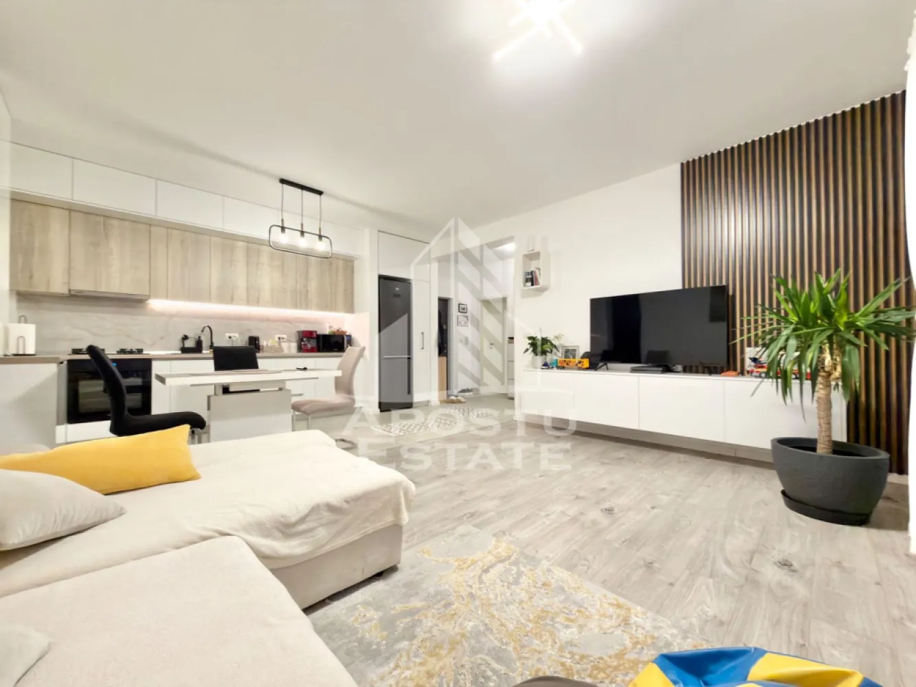 Apartament cu 3 camere mobilat, 70 mp utili, in Giroc la etajul 2. - APOSTU ESTATE va propune spre vanzare un apartament cu 3 camere situat in Giroc.
Drumul de acces spre imobil este pietruit. In apropiere sunt magazine si supermarket-uri precum: Profi, Lidl, Penny, magazin alimentar, scoala si gradinita la o distanta de 10 minute, acces facil la mijloace de transport in comun.

Apartamentul se vinde complet mobilat si utilat precum se observa in imagini. 
Imobilul este situat la etajul 2.
Suprafata este de 70 mp utili + terasa de 8 mp.

Compartimentare:
- hol acces.
- living si bucatarie open space.
- 2 dormitoare.
- baie cu geam si dus.
- terasa de 8 mp.

Detalii tehnice:
- constructie realizata in anul 2019 din caramida Porotherm de 25 cm.
- exterior izolat cu polistiren de 10 cm eps 80. 
- pereti despartitori complet din caramida (fara rigips) tencuiti mecanizat finisati cu glet si vopsea lavabila.
- mobilier modern, de calitate inalta realizat pe comanda pe toata suprafata apartamentului.
- electrocasnice noi, in stare perfecta de functionare: (plita electrica, cuptor, masina de spalat vase, masina de spalat rufe, masina de uscat rufe, clima).
- geamuri termopan cu 3 sticle pentru izolare fonica si termica superioara, foarte mari si luminoase.
- aparat pentru aer conditionat in living.
- centrala proprie pe gaz, sistem eficient de incalzire prin pardoseala.
- aparataje modulare Gewis.
- usa acces securizata, usi interioare porta doors albe.
- 2 locuri de parcare in cf.

Utilitati complete: curent, apa de la retea, canalizare, gaz, internet prin fibra optica, cablu Tv.
Pretul este negociabil.
Pentru mai multe detalii nu ezitati sa ne contactati!

Acceptam orice fel de credit bancar. Oferim consultanta si solutii financiare prin colaboratorii nostri pentru a obtine cel mai avantajos credit Ipotecar sau Noua Casa.

Va asteptam cu drag la o vizionare chiar astazi!
CP2976594