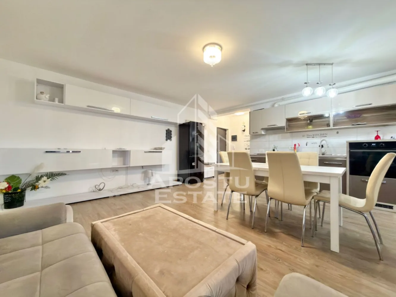 Apartament cu 3 camere complet mobilat si utilat la etajul 2 in Giroc. - APOSTU ESTATE va propune spre vanzare un apartament cu 3 camere situat in Giroc - Chisoda.
In apropiere sunt magazine si supermarket-uri precum: Lidl, Profi, magazin alimentar la o distanta de 5-10 minute, acces facil la mijloace de transport in comun.

Apartamentul se vinde complet mobilat si utilat precum se observa in imagini. 
Imobilul este situat la etajul 2.
Suprafata este de 63 mp utili + terasa.

Compartimentare:
- hol acces.
- living si bucatarie open space.
- 2 dormitoare.
- baie cu geam si dus.
- terasa.

Detalii tehnice:
- constructie realizata in anul 2021 din caramida Porotherm de 25 cm.
- exterior izolat cu polistiren de 10 cm eps 80. 
- electrocasnice noi, in stare perfecta de functionare: (plita electrica, cuptor, masina de spalat vase, masina de spalat rufe, clima).
- geamuri termopan, pentru izolare fonica si termica superioara, foarte mari si luminoase.
- aparat pentru aer conditionat in living.
- centrala proprie pe gaz, sistem eficient de incalzire prin pardoseala.
- aparataje modulare Gewis.
- usa acces securizata, usi interioare porta doors albe.
- 1 loc de parcare.

Utilitati complete: curent, apa de la retea, canalizare, gaz, internet prin fibra optica, cablu Tv.
Pretul este negociabil.
Pentru mai multe detalii nu ezitati sa ne contactati!

Acceptam orice fel de credit bancar. Oferim consultanta si solutii financiare prin colaboratorii nostri pentru a obtine cel mai avantajos credit Ipotecar sau Noua Casa.

Va asteptam cu drag la o vizionare chiar astazi!
CP2993853