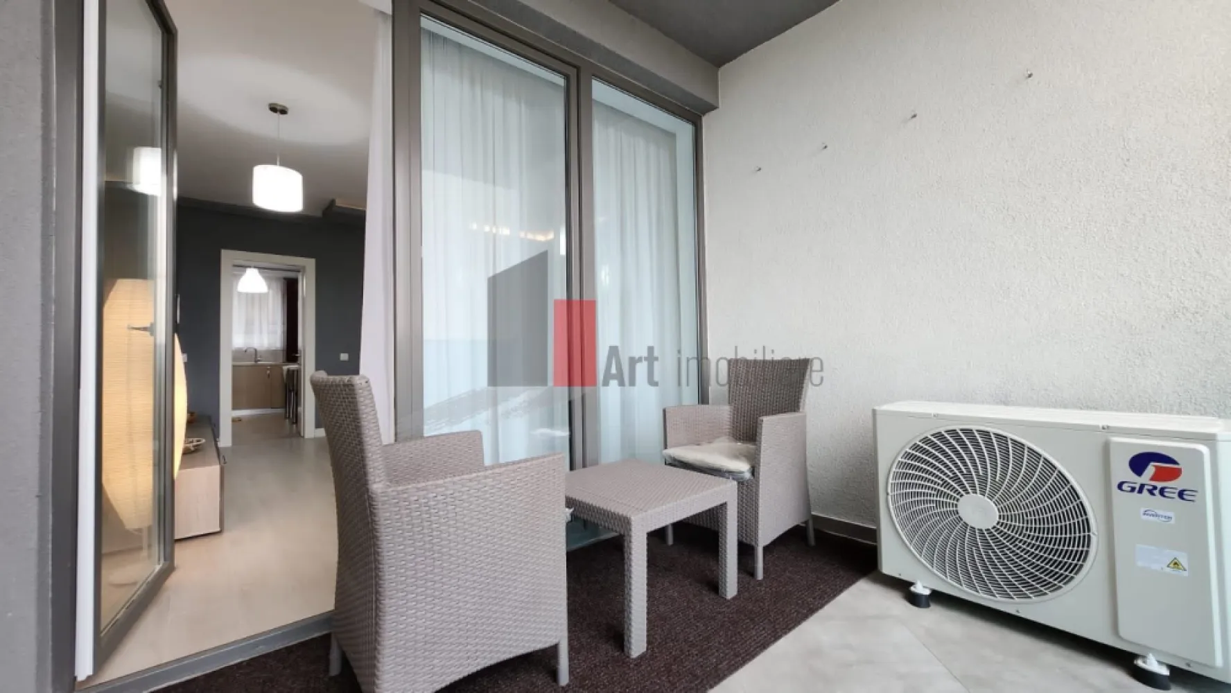 APARTAMENT 3 CAMERE LUX FLOREASCA - Va oferim spre vanzare un apartament de 3 camere decomadate situat in zona Floreasca.
 Se afla intr-un bloc de apartamente construit in anul 2022,la etajul 4 din 9 si detine o 
suprafata de70mp si terasa de 8mp.
 Apartamentul este format din living , 2 dormitoare , bucatarie ,baie, hol, terasa. 
 Apartamentul se vinde mobilat si utilat. 
 In apropiere se afla complexul Promenada si metroul Aurel Vlaicu.
 Pentru alte detalii sau imformatii va rugam sa ne contactati la 0722 371 033.