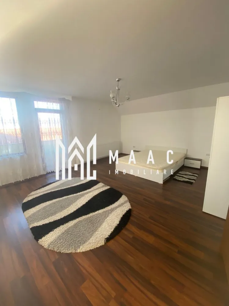 Casa individuală 5 camere I Curte I Utilități I Rasinari - MAAC Imobiliare vă prezintă o casă individuală elegantă, situată într-o zonă bună din Rășinari, pe stradă privată, oferind liniște, intimitate și un cadru rezidențial deosebit, la mică distanță de Sibiu.

Suprafețe conform Cărții Funciare:
Suprafață teren: 567 mp
Suprafață construită desfășurată: aproximativ 297 mp

Compartimentare:

Parter:
-Living
-Bucătărie separată
-Dormitor / birou
-Baie

Etaj:
-3 dormitoare luminoase
-Dressing generos
-Baie

Facilități și avantaje:
-Bucătărie de vară
-Anexe
-Curte privată
-Acces exclusiv pe stradă privată, pentru un plus de confort și siguranță

Proprietatea este intabulată, cu acte la zi, și reprezintă o alegere excelentă atât pentru locuință de familie, cât și pentru investiție sau reședință de vacanță, într-una dintre cele mai căutate zone din apropierea Sibiului.

Pentru detalii suplimentare și pentru programarea unei vizionări private, vă rugăm să menționați telefonic că ați văzut proprietatea cu numărul de CP: CP2889012.