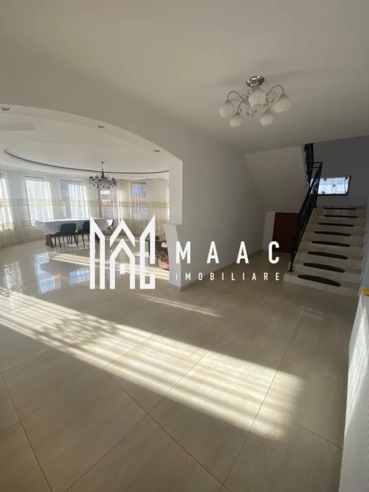 Casa individuală 5 camere I Curte I Utilități I Rasinari - MAAC Imobiliare vă prezintă o casă individuală elegantă, situată într-o zonă bună din Rășinari, pe stradă privată, oferind liniște, intimitate și un cadru rezidențial deosebit, la mică distanță de Sibiu.

Suprafețe conform Cărții Funciare:
Suprafață teren: 567 mp
Suprafață construită desfășurată: aproximativ 297 mp

Compartimentare:

Parter:
-Living
-Bucătărie separată
-Dormitor / birou
-Baie

Etaj:
-3 dormitoare luminoase
-Dressing generos
-Baie

Facilități și avantaje:
-Bucătărie de vară
-Anexe
-Curte privată
-Acces exclusiv pe stradă privată, pentru un plus de confort și siguranță

Proprietatea este intabulată, cu acte la zi, și reprezintă o alegere excelentă atât pentru locuință de familie, cât și pentru investiție sau reședință de vacanță, într-una dintre cele mai căutate zone din apropierea Sibiului.

Pentru detalii suplimentare și pentru programarea unei vizionări private, vă rugăm să menționați telefonic că ați văzut proprietatea cu numărul de CP: CP2889012.