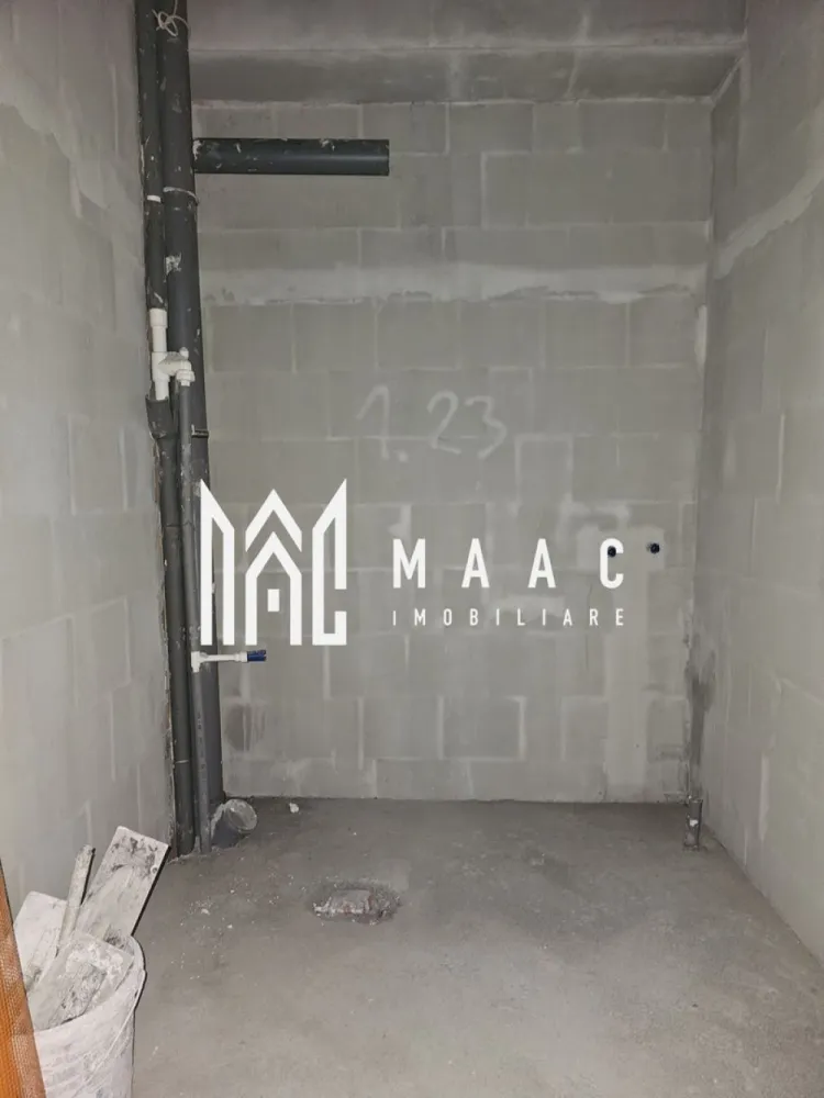 Garsoniera | Predare la cheie | 30.4 MPU | D. Stanca - Descoperă confortul urban într-o garsonieră spațioasă și luminoasă, situată într-un imobil nou din zona Doamna Stanca, una dintre cele mai dinamice și căutate zone rezidențiale ale orașului.

Detalii proprietate:

Suprafață utilă: 30.4 mp

Balcon: 2.4 mp

Etaj: 4 / 10

Loc de parcare inclus în preț

Garsoniera se livrează la cheie, oferind posibilitatea personalizării pardoselii după preferințele viitorului proprietar. Finisajele sunt moderne și de calitate superioară, iar dotările includ:

Încălzire în pardoseală pentru un confort termic sporit

Uși interioare și obiecte sanitare incluse

Pardoseală la alegere, în funcție de stilul dorit

Proprietatea se află în prezent la stadiul de gri, urmând ca predarea să se realizeze în ultima parte a acestui an sau la începutul anului viitor, în funcție de ritmul de execuție al dezvoltatorului.

Avantaje zonă:
Zona Doamna Stanca este apreciată pentru proximitatea față de centre comerciale, mijloace de transport și zone verzi — un loc ideal atât pentru locuit, cât și pentru investiție.

Preț avantajos pentru o garsonieră nouă, complet finisată și cu loc de parcare inclus.

Pentru mai multe detalii și programarea unei vizionări, contactează MAAC Imobiliare – partenerul tău de încredere în găsirea locuinței potrivite.
ID: CP2758246