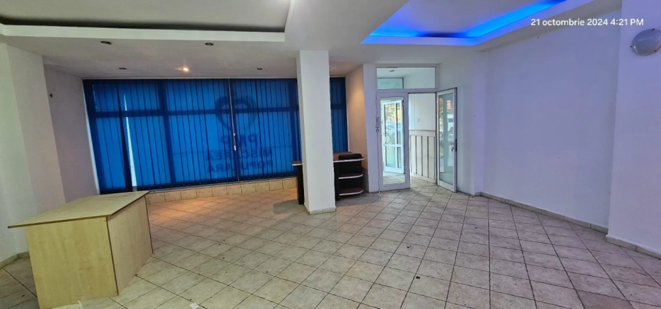 Spatiu comercial stradal - pretabil orice activitate - IC FRIMU - Cauti un spațiu comercial cu vizibilitate excelentă și facilități moderne? 

Oferim spre închiriere un spațiu stradal situat într-o zonă vibrantă, în apropierea Bisericii Sf. Mina, perfect pentru diverse activități comerciale.

Detalii spațiu:
- Suprafață: 98 mp
- Localizare: Cartier IC Frimu, zonă de mare avengură și traficul pietonal intens
- Facilități: 
 - Grup sanitar propriu
 - Centrală termică (confort sporit în sezonul rece)
 - Curent electric trifazat (ideal pentru activități comerciale diverse)
- Exterior:
 - Terasă deschisă în fața spațiului, perfectă pentru expunere suplimentară sau pentru amenajarea unui loc primitor pentru clienți
 - Capacitatea de parcare pentru 4-5 mașini, oferind un plus de confort atât pentru clienți, cât și pentru angajați

Condiții de închiriere:
- Preț: 1000 euro/lună
- Garanție: 1000 euro (returnabilă)
- Comision agenție: 70% din prima chirie

Acest spațiu este ideal pentru restaurante, cafenele, magazine de tip boutique sau birouri, datorită poziției sale strategice și a facilităților oferite. 
Nu rata ocazia de a-ți dezvolta afacerea într-un loc atât de atrăgător! 

Pentru mai multe informații sau pentru a programa o vizionare, nu ezita să ne contactezi!

Contact 0740.949.871 - Marian Ene, consilier imobiliar Mag Invest
