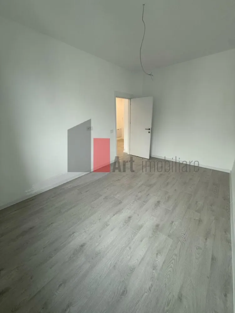 2 camere bloc 2025 - Novum Timișoara - Art Imobiliare va prezinta spre vanzare un apartament superb de 2 camere situat la etajul 11 al unui imobil construit in 2025. 

Langa impbil se gaseste parcul Liniei si la 20 minute de mers pe jos de Mall Plaza. 
Apartamentul are un loc de parcare ce se poate cumpara separat la pretul de 13000 + TVA
Se poate face taxare inversa.

Pentru detalii sau vizionare va stam la dispozitie: 0775 266 712