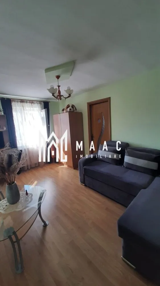 Apartament 2 Camere | Complet Mobilat | Etaj 1 | Țiglari - MAAC Imobiliare vă propune spre vânzare un apartament practic și bine întreținut, situat în cartierul Țiglari, la etajul 1 al unui imobil liniștit.

Caracteristici principale

 suprafață utilă de 32 MPU
 compartimentare eficientă 
2 camere
 hol și debara pentru depozitare
 baie și bucătărie separate

Compartimentare și dotări

 apartament complet mobilat și utilat
 instalație termică nouă
 centrală termică nouă
 se predă exact ca în fotografii
 pregătit pentru mutare imediată

Localizare și avantaje

 situat într-o zonă accesibilă și liniștită din cartierul Țiglari
 în apropiere de magazine, școală, grădiniță și creșă
 două parcuri în apropiere
 acces rapid la mijloace de transport în comun

 Pentru mai multe detalii și programarea unei vizionări, vă rugăm să ne contactați și să menționați ID-ul proprietății. CP3089212.