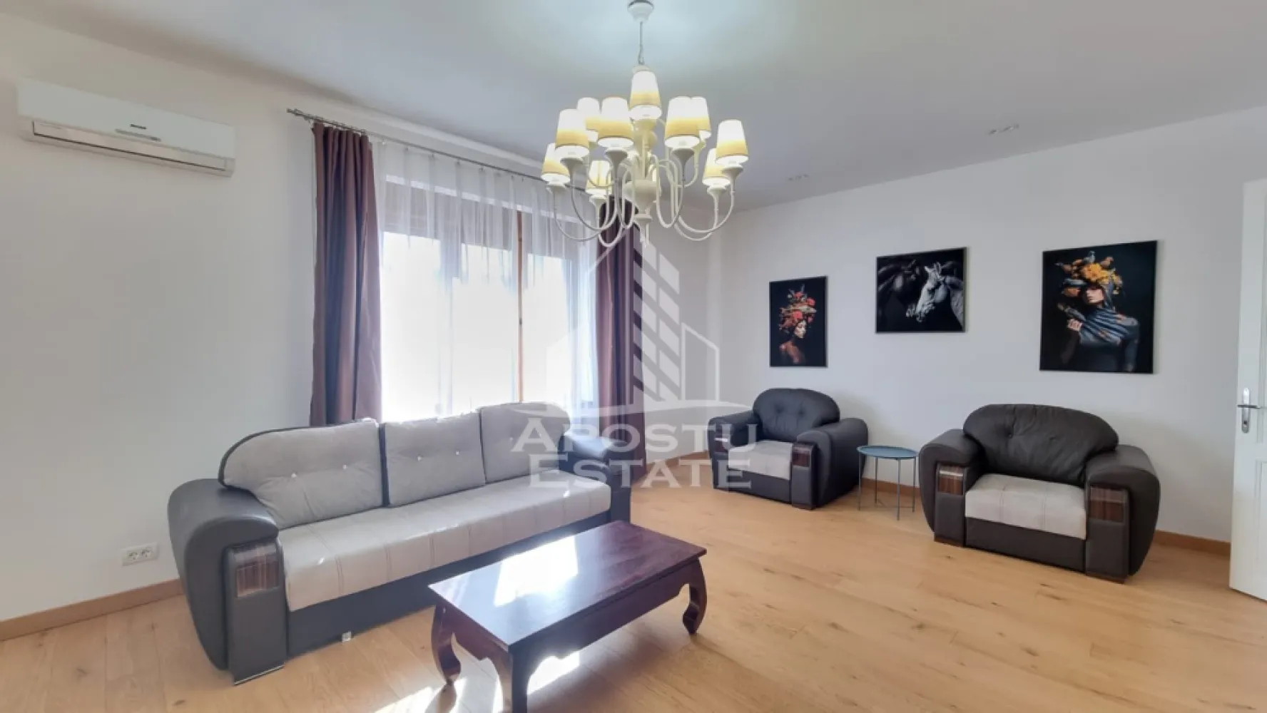 Apartament 2 camere de inchiriat, Complex Studentesc, Timisoara - Agentia Imobiliara APOSTU ESTATE va prezinta un apartament decomandat cu 2 camere, 2 balcoane si vedere pe 2 parti, situat la etajul 2 al unui bloc cu 2 etaje si acoperis de tigla, situat in Complexul Studentesc la 1 minut de Facultatea de Drept.

Apartamentul are o suprafata de 86mp + 2 balcoane (14mp) si este compartimentat astfel:
- Hol cu acces la bucatarie, living si camera de depozitare
- Living spatios cu ferestre ce dispun de rulou din aluminiu actionat electric
- Bucataria cu acces la balconul inchis pozitionat spre apus
- Dormitorul matrimonial luminos cu balcon deschis pozitionat spre rasarit
- Baia dotata cu bideu, cada si geam

Dotari:
- centrala proprie pe gaz si aparat de aer conditionat
- tamplarie PVC de culoarea lemnului cu geamuri tripan
- parchet de lemn stratificat
- instalatie sanitara si instalatie electrica noua
- tavan izolat fonic si termic

Va asteptam cu drag la vizionare!
ID intern: CP3124555