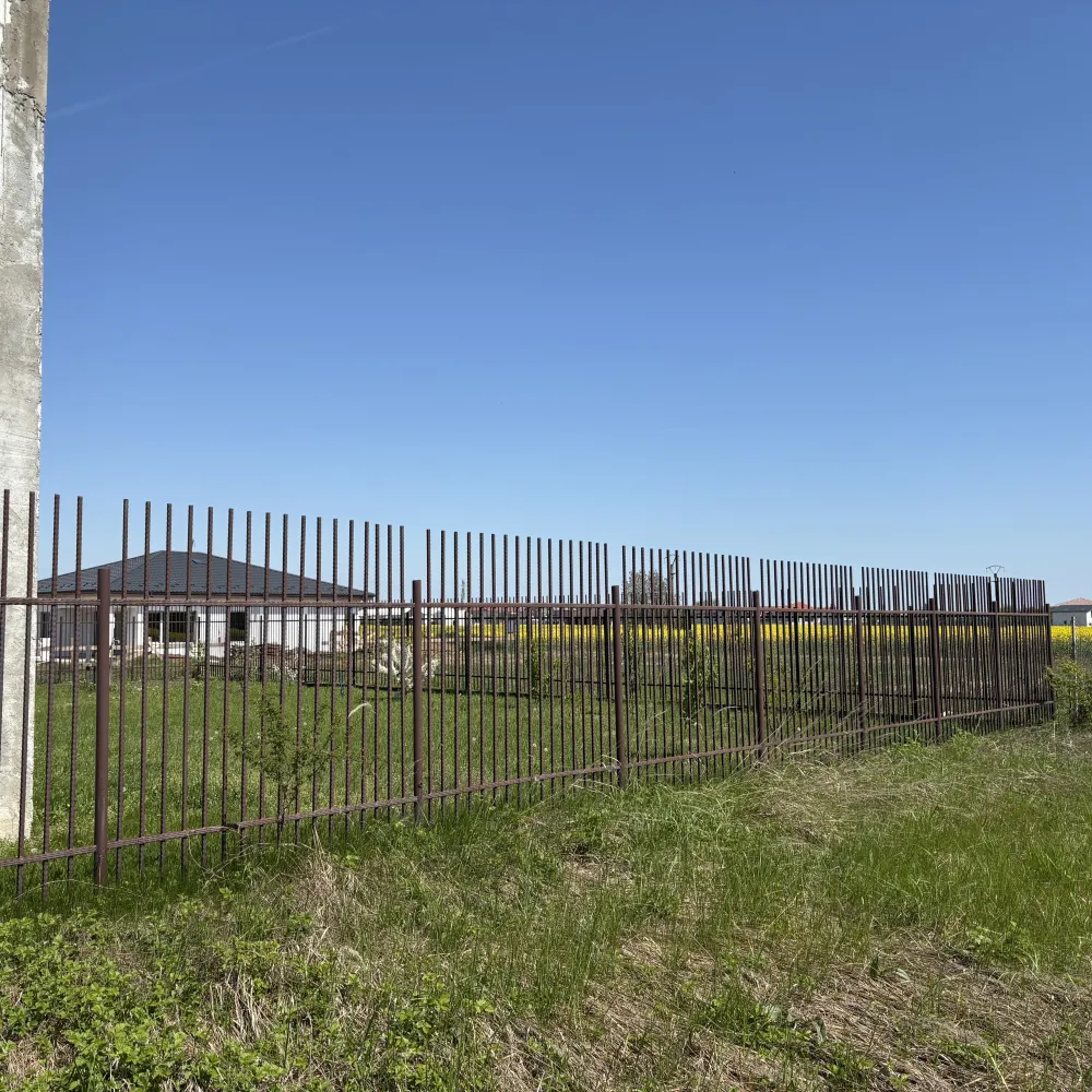 Teren vanzare Ghermanesti -Snagov - Teren intravilan 1500m, deschidere 25m la 2 strazi. Utilitati gaz si curent electric la poarta, imprejmuit, la 150m padure, Str. Cetatea Neamtului.Zona in plina dezvoltare si constructie.Terenul este impartit in 2 loturi 500/1000mp.Proiect de casa autorizat, studiu geo, intabulare si cadastru.Direct proprietar.Oportunitate pentru investitie rezidentiala.
