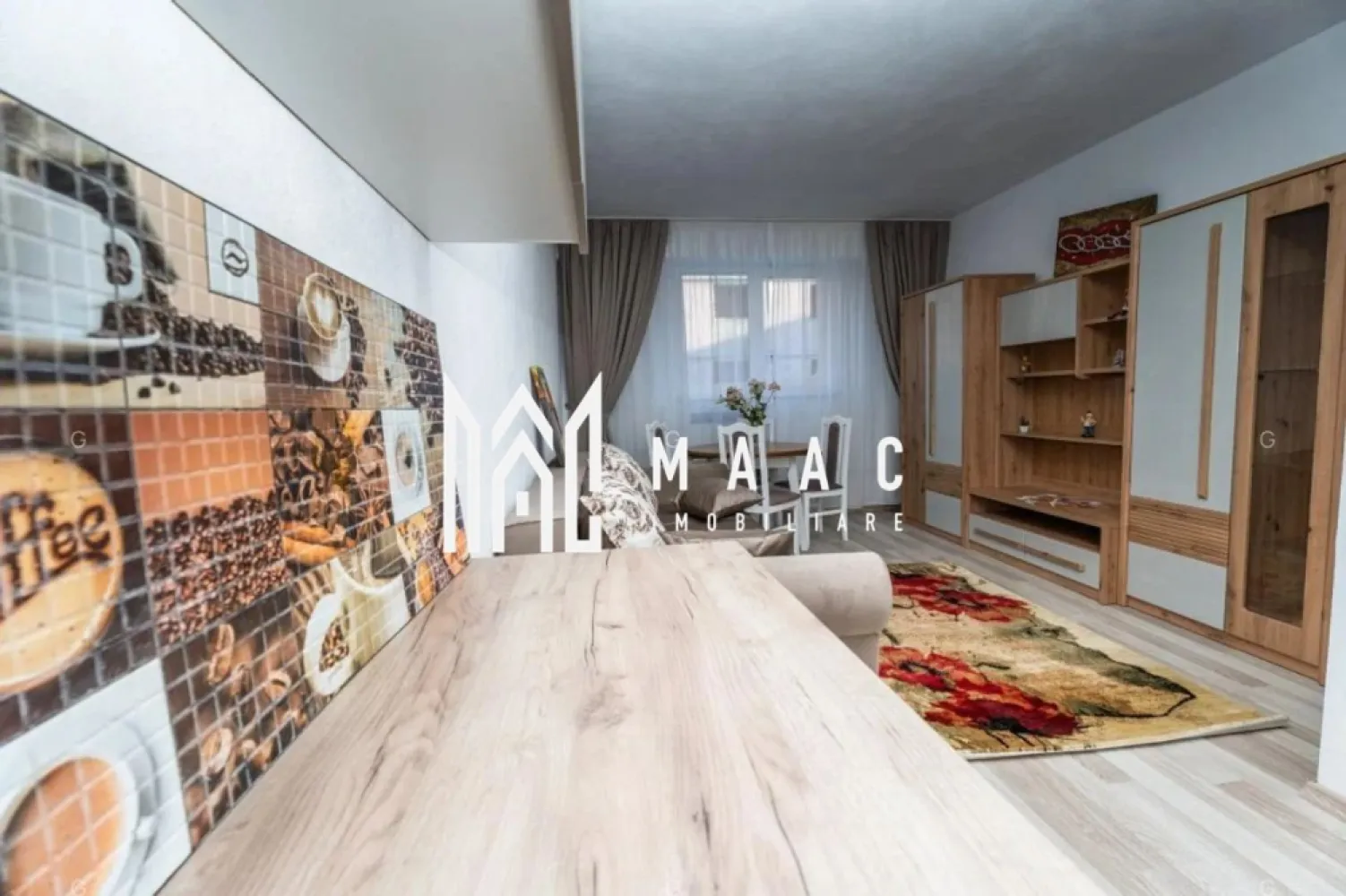 Ofertă Garsonieră renovată I 22 mpu I Baie utilată I Mârșa - MAAC Imobiliare vă propune spre achiziție garsoniere renovate, situate în imediata vecinătate a Liceului Tehnologic din localitatea Mârșa, județul Sibiu, într-o zonă în plină dezvoltare rezidențială și industrială, cu acces direct către viitoarea autostradă Sibiu–Brașov. Proprietățile reprezintă o oportunitate excelentă pentru investiție sau locuire, beneficiind de infrastructură modernizată și poziționare strategică într-un areal cu potențial de creștere.

Garsonierele au o suprafață utilă de 22 mp și sunt compartimentate eficient, oferind un spațiu optim organizat pentru confortul zilnic:
-Cameră de zi cu zonă de bucătărie integrată și spațiu de living/dormitor
-Baie complet utilată, dotată cu cabină de duș și obiecte sanitare noi

Imobilele au fost renovate integral, cu accent pe modernizarea instalațiilor și pe creșterea eficienței energetice:
-Instalațiile de canalizare, apă și electricitate au fost înlocuite integral
-Încălzire prin panou electric radiant
-Apă caldă asigurată de boiler electric Tesy, 30 l
-Tâmplărie PVC cu geam termopan/panel la intrare și la baie
-Pardoseală nouă: parchet laminat + izolație
-Pereți tencuiți și zugrăviți

Clădirea este un bloc de garsoniere reabilitat, cu lucrări recente la nivel structural și de infrastructură:
-Pereți exteriori izolați
-Acoperiș înlocuit
-Utilități refăcute
-Fără alimentare cu gaz

Există două opțiuni de achiziție, în funcție de preferințele viitorului proprietar:
-21.500 € – garsonieră la stadiul de cheie
-25.000 € – garsonieră mobilată

Pentru informații suplimentare și programarea unei vizionări, contactați MAAC Imobiliare și menționați la telefon numărul CP2890550.