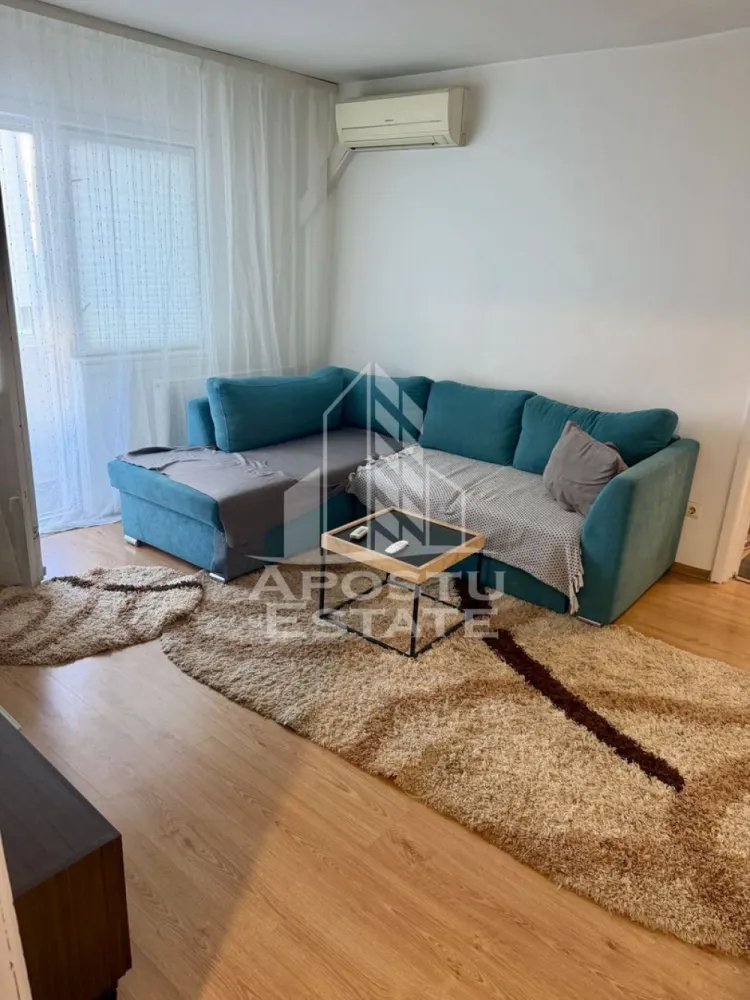 Apartament 3 camere, pet-friendly, de inchiriat, Dambovita, Timisoara - Agentia imobiliara APOSTU ESTATE va propune spre inchiriere un apartament cu 3 camere ,pet-friendly, spatios si luminos, situat in zona Dambovita, o zona linistita si bine pozitionata din Timisoara, potrivit pentru cupluri,familii, sau studenti care isi doresc o locuinta unde sa se simta confortabil si cu acces facil catre scoli, statii de autobuz, supermarketuri , magazine de zona, parcuri.

Suprafata utila: 70 mp
Compartimentare eficienta:
-Hol de acces generos
-Bucatarie complet mobilata si utilata, cu loc de luat masa
-Living luminos si spatios
-Dormitore mobilate si utilate
-Baie prevazuta cu cada
-Baie de serviciu

Confort si facilitati:
-Incalzirea apartamentului: centrala proprie
-Incalzirea prin calorifere

-Apartamentul este complet mobilat si utilat
-Se accepta animale de companie de catre proprietar
-Se accepta fumatori

Localizare:
-Timis,Timisoara, zona Dambovita – acces facil spre magazine, supermarketul Lidl, scoli, parcuri si mijloace de transport in comun.

Ideal pentru:
-Familii
-Cupluri
-Studenti
-Straini

Disponibilitate: imediata
Pret chirie lunara: 420 euro ( usor negociabil)
Programeaza o vizionare pentru a-ti putea imagina viitorul aici!
ID intern: CP3124596