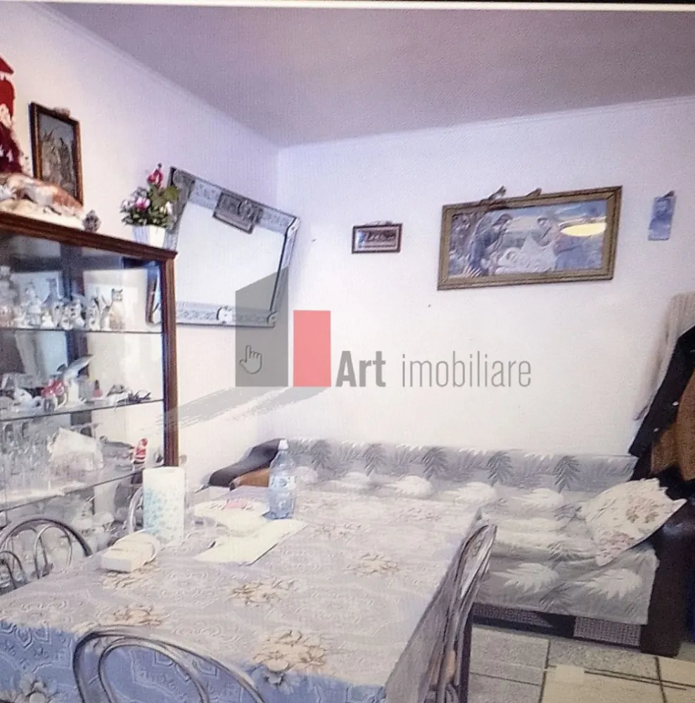 Drumul Taberei - Drumul Taberei - Valea Argesului, 1/10, confort 2, decomandat, balcon mare, liber. Apartamentul necesita renovare. Blocul se afla in apropierea metroului, STB, numeroase centre comerciale, scoli, gradinita, LIDL, Kaufland, Penny.