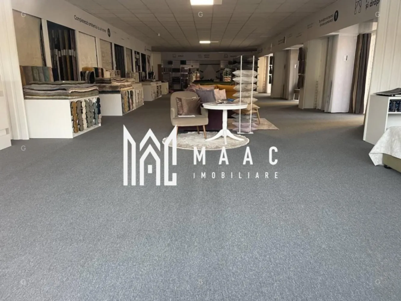 Spațiu comercial I Showroom I 300 mp I Parcare I Alba Iulia - MAAC Imobiliare prezintă spre închiriere un spațiu comercial amplasat strategic în vecinătatea benzinăriei MOL Șos. Alba Iulia, ideal pentru afaceri care prioritizează vizibilitatea, accesul facil și fluxul constant de clienți.
Poziționarea pe o arteră cu trafic auto și pietonal intens îl transformă într-o oportunitate rară în zona centrală a Sibiului.

Caracteristici esențiale
- Tip spațiu: open-space, ușor de configurat în funcție de specificul activității
- Acces: intrare directă din stradă + acces separat pentru marfă în partea din spate
- Vitrină: panoramică, aprox. 30 m, ideală pentru expunere comercială
- Terasă frontală: aprox. 30 mp, potrivită pentru parcare clienți sau zonă de prezentare
- Înălțime interioară: 3 m (tavan casetat) / până la 6 m la acoperiș
- Stare: modernizat, pregătit pentru utilizare imediată

Dotări și utilități
- Aer condiționat
- Încălzire prin centrală / sistem existent
- Toate utilitățile: apă, canalizare, curent, gaze, internet
- Certificat energetic: Clasa C

Potențial de utilizare
- SPAȚIUL VA FI DESTINAT CA ALIMENTAȚIE PUBLICĂ LA CEREREA CHIRIAȘULUI!
- Showroom mobilier, design interior, echipamente
- Retail premium, concept store, magazin flagship
- Servicii medicale / stomatologice, clinici, birouri de servicii
- Punct de vânzare cu logistică ușoară datorită accesului pentru marfă
- Contract de închiriere pe termen lung, garanție în echivalentul unei chirii lunare.

Pentru detalii și programarea unei vizionări, contactați MAAC Imobiliare specificând ID CP2885824.