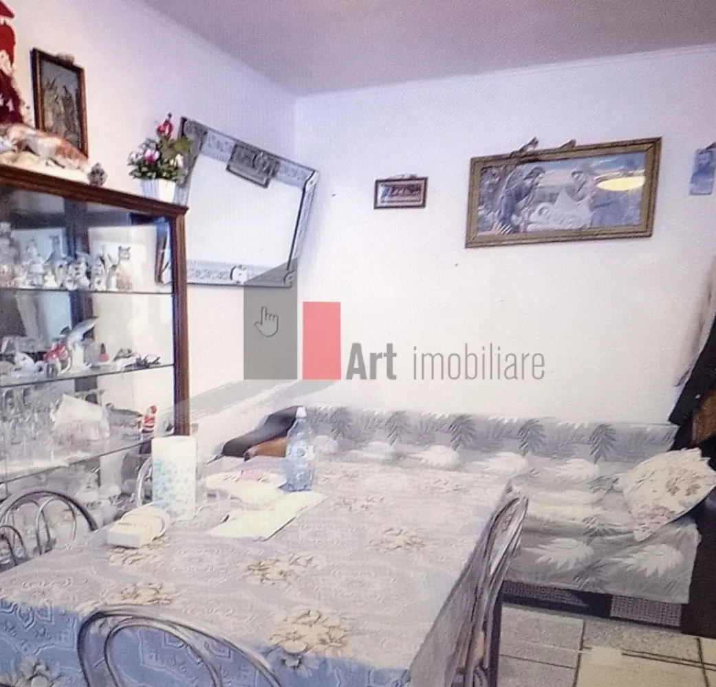 Drumul Taberei - Drumul Taberei - Valea Argesului, 1/10, confort 2, decomandat, balcon mare, liber. Apartamentul necesita renovare. Blocul se afla in apropierea metroului, STB, numeroase centre comerciale, scoli, gradinita, LIDL, Kaufland, Penny.