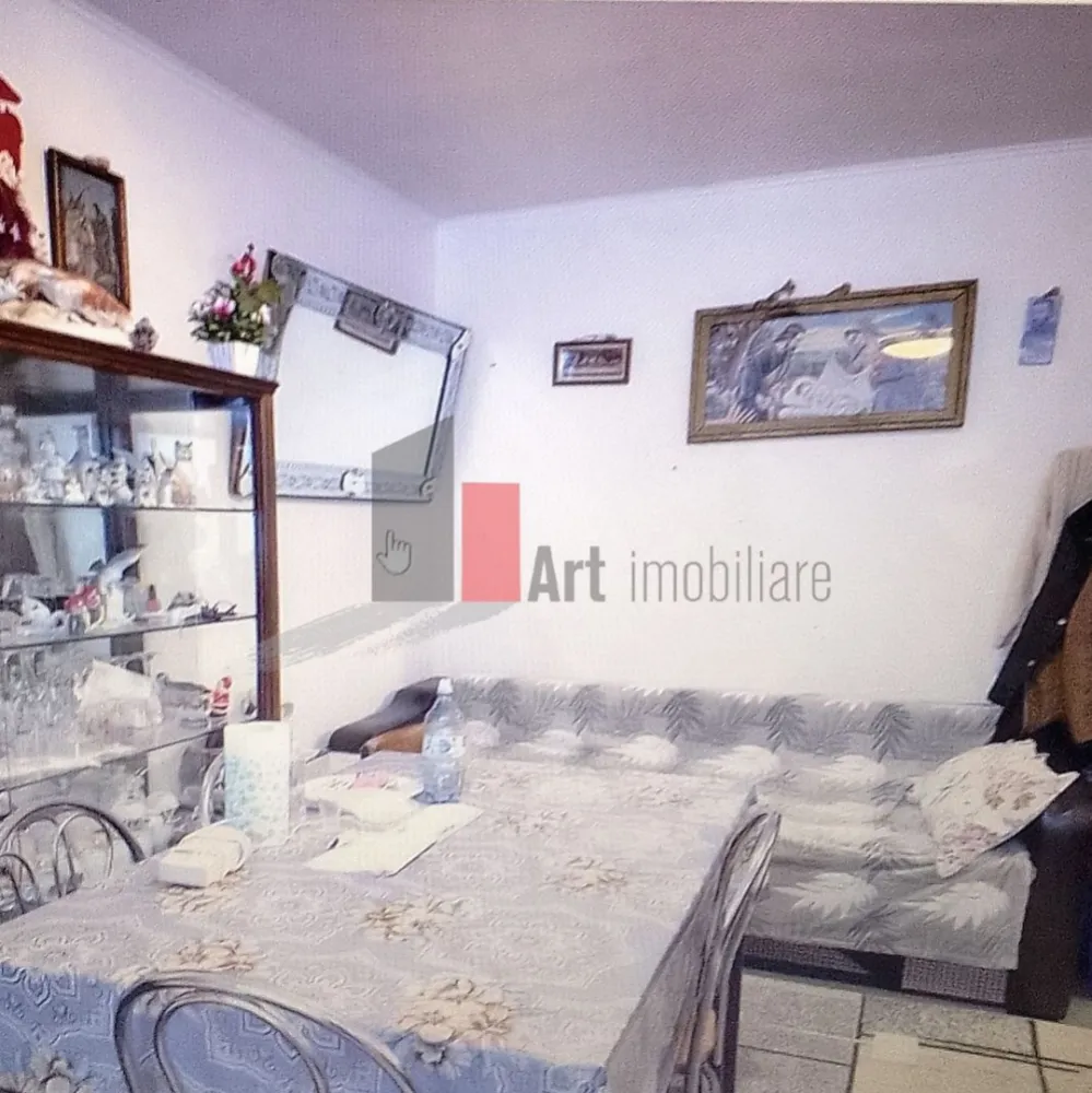Drumul Taberei - Drumul Taberei - Valea Argesului, 1/10, confort 2, decomandat, balcon mare, liber. Apartamentul necesita renovare. Blocul se afla in apropierea metroului, STB, numeroase centre comerciale, scoli, gradinita, LIDL, Kaufland, Penny.