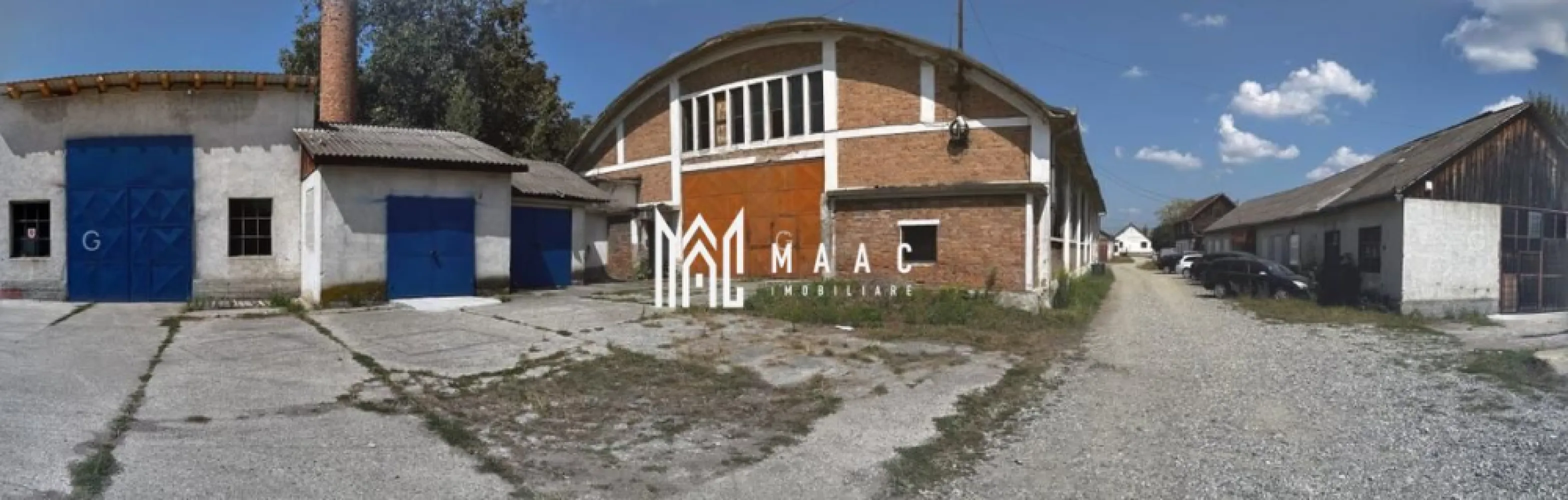 Teren 16058 mp I Urbanism locuințe locative I Tractorului - MAAC Imobiliare prezintă spre vânzare un teren generos cu construcții existente, situat pe strada Tractorului din Sibiu, într-o zonă aflată în plină dezvoltare urbană și cu acces rapid către centrul orașului. 

Proprietatea beneficiază de certificat de urbanism pentru construire ansamblu de locuințe colective și funcțiuni aferente, ceea ce o transformă într-o oportunitate excelentă pentru investitori.

Caracteristici teren
- Suprafață totală: 16.058 mp
- Deschidere la două străzi:
- Str. Tractorului – 31,43 m
- Calea Șurii Mici – 29,95 m
- Lungime teren: 512 m
- Localizare: la doar 1,7 km de centrul Sibiului
Construcții existente – 2.110 mp

Proprietatea dispune de clădiri funcționale, racordate la utilități:
- Hală producție – 445 mp
- Hală producție – 448 mp
- Hală producție – 749 mp
- Clădire birouri – 104 mp
- Magazie – 353 mp
- Cabină poartă – 11 mp

Avantaje și potențial investițional
- Certificat de urbanism pentru ansamblu de locuințe colective
- Zonă cu dezvoltări majore în curs
- Vecinătate imediată cu THE LAKE HOME – proiect de 500 apartamente, aparthotel, restaurante și promenadă pe malul lacului Binder
- Aproape de viitorul Spital Județean Sibiu
- Acces excelent la infrastructura rutieră și la principalele zone de interes ale orașului

Proprietatea este ideală pentru dezvoltări rezidențiale, mixte sau reconversii industriale cu potențial ridicat, valorificați această proprietate apelând MAAC Imobiliare,specificând ID CP2890856.