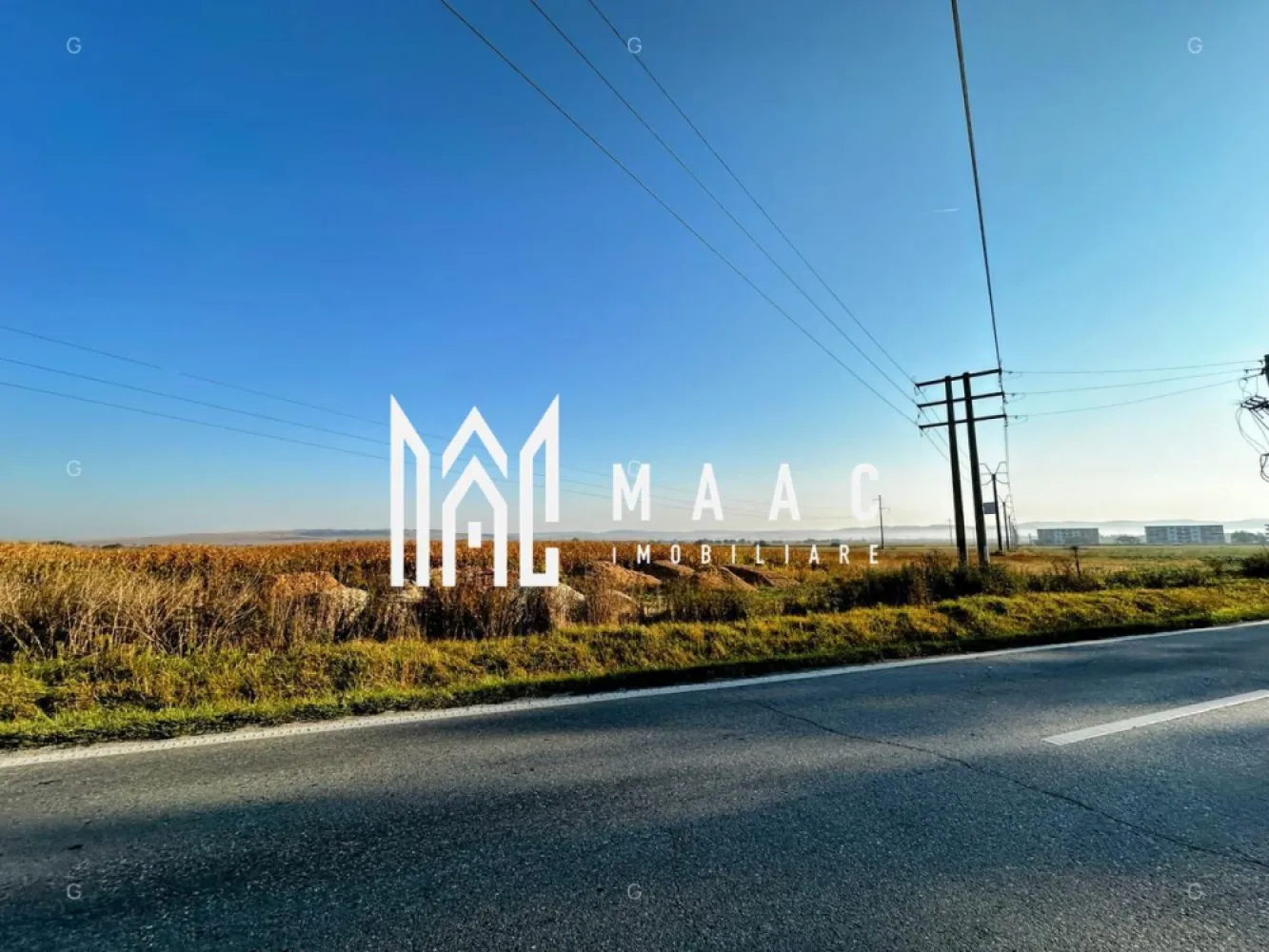 Teren 10.000 mp I Dezvoltare rezidențială I Calea Șurii Mici - MAAC Imobiliare prezintă spre vânzare un teren intravilan cu potențial excelent de dezvoltare, situat pe Calea Șurii Mici din Sibiu – una dintre cele mai dinamice zone imobiliare ale orașului.

Caracteristici principale
- Suprafață totală: 10.000 mp
- Deschidere la drum: 18,3 ml
- Lungime teren: între 626 și 690 ml
- Regim de înălțime permis: P+3+M, conform certificatului de urbanism
- PUZ: poate fi inițiat în funcție de proiectul viitorului cumpărător
- Situație juridică: teren liber de sarcini, proprietar unic

Avantaje și potențial
- Amplasat într-o zonă cu dezvoltări rezidențiale majore: Magnolia Residence, Valletta Park, Kastani Residence
- Potrivit pentru proiecte rezidențiale, mixte sau investiții pe termen lung
- Posibilitate de extindere – terenul alăturat poate fi achiziționat

Proprietatea reprezintă o oportunitate solidă pentru investitori care vizează dezvoltări într-una dintre cele mai căutate zone ale Sibiului.
Pentru mai multe detalii contactați MAAC Imobiliare specificând ID CP2890859.