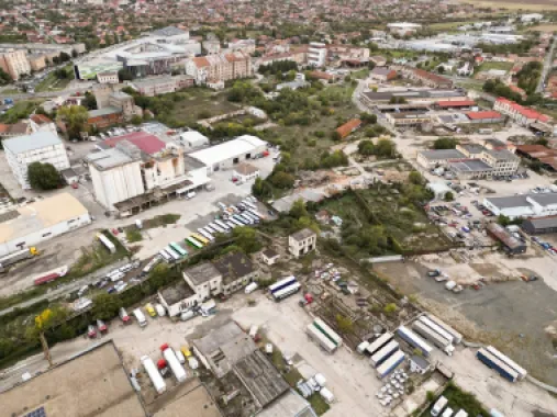 Oportunitate! Teren 6820mp cu clădiri industriale pe strada Poetului, Arad