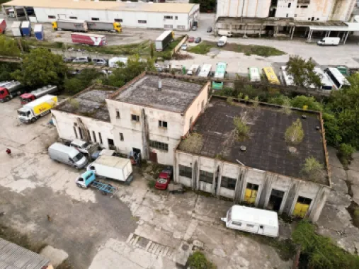 Oportunitate! Teren 6820mp cu clădiri industriale pe strada Poetului, Arad