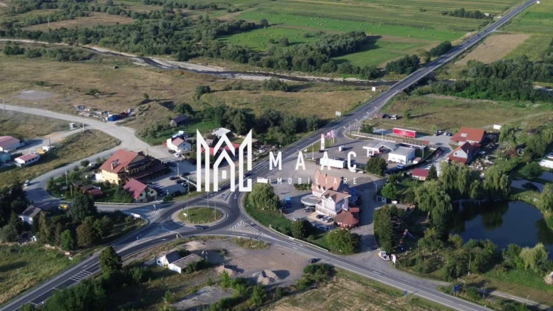 Parcele Teren I 500mp I Extravilan I Panorama Transfăgărășan - MAAC Imobiliare propune spre vânzare un teren intabulat cu potențial excelent, situat în Cârțișoara, zona Cracii Doamnei cu acces direct la DN7C Transfăgărășan. 
O oportunitate potrivită atât pentru investiție, cât și pentru dezvoltări viitoare.

Caracteristici teren
- Suprafață totală: 3.402 mp
- Deschidere la DN7C Transfăgărășan: 50 m
- Utilități: curent electric disponibil în imediata vecinătate
- Topografie: teren plan, ușor accesibil
- Localizare: zonă liniștită, aproape de natură și de puncte de interes turistic

Parcelare existentă – 7 loturi
- Lot 1 – drum de acces (lățime 7 m): 487 mp
- Lot 2: 464 mp
- Lot 3: 463 mp
- Lot 4: 466 mp
- Lot 5: 510 mp
- Lot 6: 506 mp
- Lot 7: 506 mp

Avantaje și potențial
- Poziționare excelentă lângă lacurile piscicole și în apropierea traseului turistic Transfăgărășan
- Acces facil din drumul principal
- Parcelare deja realizată – ideal pentru dezvoltare etapizată sau vânzare individuală
- Zonă în plină dezvoltare, cu interes crescut pentru turism și locuințe de vacanță

Pentru detalii suplimentare și programarea unei vizionări, vă invităm să contactați MAAC Imobiliare specificând ID CP2890875.