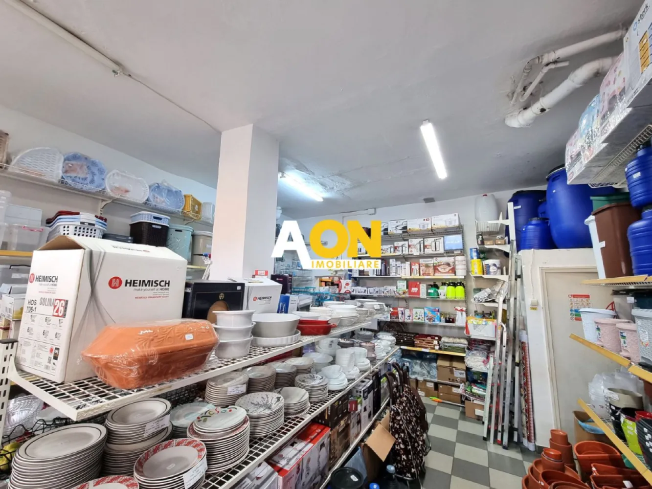 Spatiu comercial cu vad cartierul Ampoi 3 - AON Imobiliare vă oferă spre vânzare un spațiu comercial foarte bine poziționat, situat în cartierul Ampoi 3 din Alba Iulia. Cu o suprafață utilă de 80 mp, acest spațiu oferă o combinație ideală de vizibilitate excelentă, acces facil și o varietate de opțiuni de amenajare.
Caracteristici principale:
• Suprafață generoasă: Cu 80 mp utili, spațiul oferă suficientă flexibilitate pentru a se adapta la o gamă largă de nevoi de afaceri.
• Amenajare versatilă: Spațiul este compus din 2 încăperi separate si baie.
• Acces facil: Două intrări separate permit acces facil din stradă, sporind vizibilitatea și atractivitatea spațiului.
• Confort sporit: Sistemul de încălzire cu centrală termică pe gaz și calorifere asigură un climat interior confortabil pe tot parcursul anului.
• Front stradal amplu: Frontul stradal de 6 metri oferă o vizibilitate excelentă a spațiului din stradă, atrăgând atenția potențialilor clienți.
Oportunitate ideală pentru:
• Magazine de retail
• Birouri
• Cabinete medicale
• Farmacii
• Saloane de înfrumusețare sau frizerie
• Alte afaceri care se bazează pe traficul pietonal
Pentru a afla mai multe detalii despre acest spațiu comercial atractiv sau pentru a programa o vizionare, contactați AON Imobiliare. Nu ratați această oportunitate de a vă dezvolta afacerea în inima cartierului Ampoi 3 din Alba Iulia!
ID intern: CP2185473
