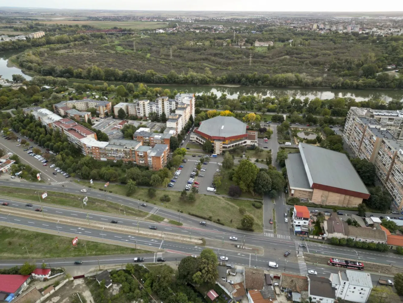 Calea Iuliu Maniu, urbanism P+2+M POT 65% CUT 1.25 - Suprafață: 389 mp | Deschideri: 23,28m (Aleea Călimămești), 13,83m (Calea Iuliu Maniu), 14,75m (Sala Polivalentă)

Teren cu toate utilitățile, ideal pentru birouri, spații comerciale sau dezvoltări rezidențiale.

Pentru mai multe detalii și programarea unei vizionări, vă stăm la dispoziție.

Tudor Trașcă - Consultant imobiliar PropertyLAB
Telefon: 0730 650 235
E-mail: tudor.trasca@propertylab.ro

Ghereben Emanuel - Consultant imobiliar PropertyLAB
Telefon: 0755 814 751 
E-mail: emanuel.ghereben@propertylab.ro

Cod proprietate 2185107