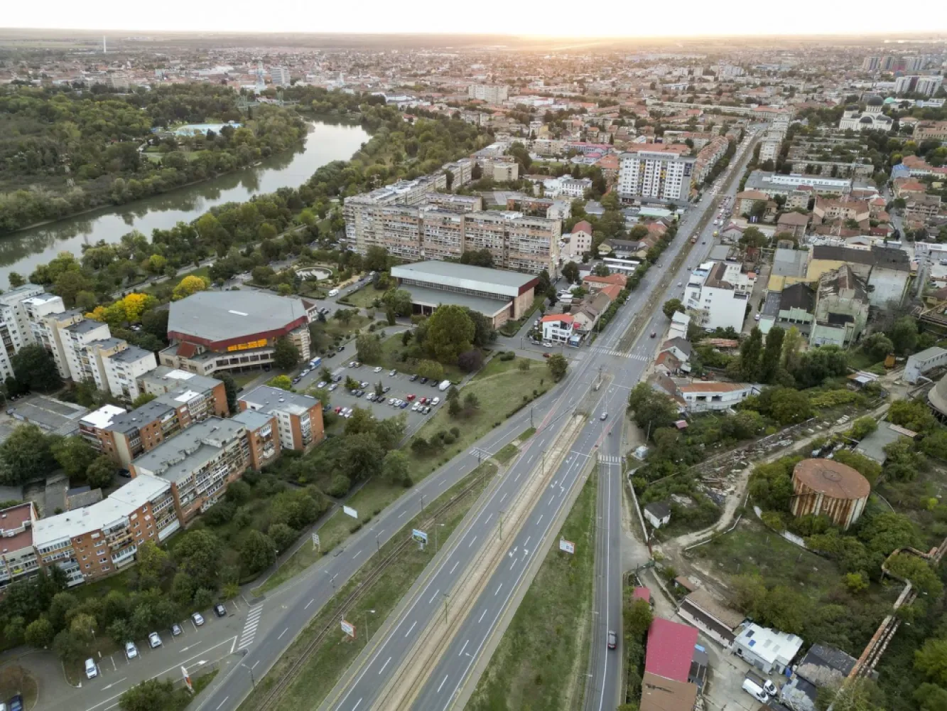 Calea Iuliu Maniu, urbanism P+2+M POT 65% CUT 1.25 - Suprafață: 389 mp | Deschideri: 23,28m (Aleea Călimămești), 13,83m (Calea Iuliu Maniu), 14,75m (Sala Polivalentă)

Teren cu toate utilitățile, ideal pentru birouri, spații comerciale sau dezvoltări rezidențiale.

Pentru mai multe detalii și programarea unei vizionări, vă stăm la dispoziție.

Tudor Trașcă - Consultant imobiliar PropertyLAB
Telefon: 0730 650 235
E-mail: tudor.trasca@propertylab.ro

Ghereben Emanuel - Consultant imobiliar PropertyLAB
Telefon: 0755 814 751 
E-mail: emanuel.ghereben@propertylab.ro

Cod proprietate 2185107