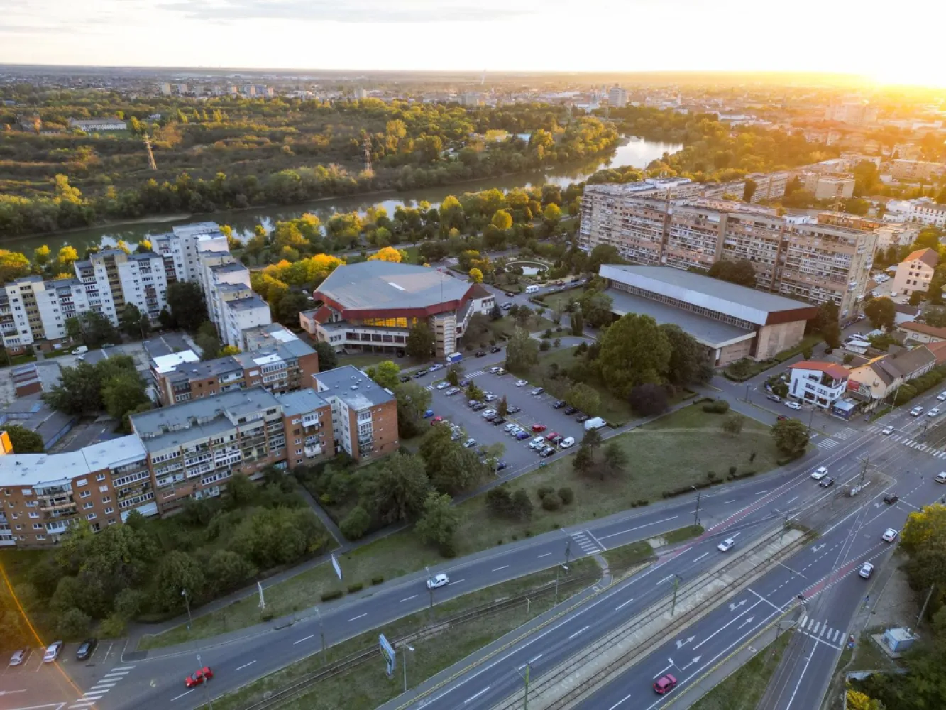 Calea Iuliu Maniu, urbanism P+2+M POT 65% CUT 1.25 - Suprafață: 389 mp | Deschideri: 23,28m (Aleea Călimămești), 13,83m (Calea Iuliu Maniu), 14,75m (Sala Polivalentă)

Teren cu toate utilitățile, ideal pentru birouri, spații comerciale sau dezvoltări rezidențiale.

Pentru mai multe detalii și programarea unei vizionări, vă stăm la dispoziție.

Tudor Trașcă - Consultant imobiliar PropertyLAB
Telefon: 0730 650 235
E-mail: tudor.trasca@propertylab.ro

Ghereben Emanuel - Consultant imobiliar PropertyLAB
Telefon: 0755 814 751 
E-mail: emanuel.ghereben@propertylab.ro

Cod proprietate 2185107