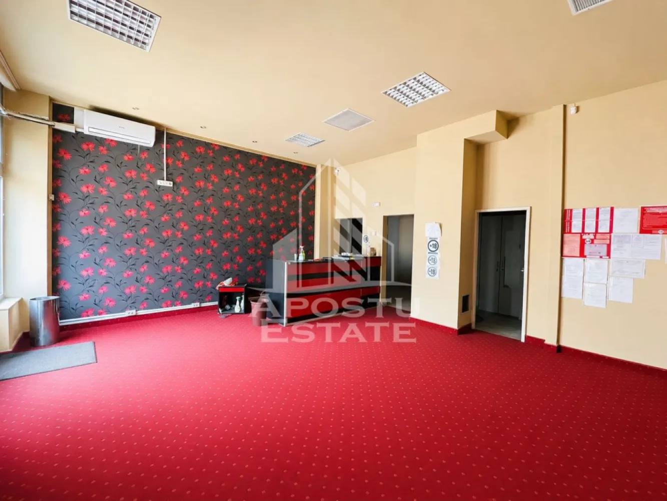 Spatiu comercial zona Micalaca - Apostu Estate va propune spre inchiriere un spatiu comercial situat in cartierul Micalaca, una dintre cele mai populate si dinamice zone ale orasului. Imobilul este amplasat la parter si dispune de o suprafata utila de 65 mp, fiind potrivit pentru diverse activitati comerciale, birouri, servicii, showroom sau salon.

Spatiul beneficiaza de o compartimentare practica, acces facil si vizibilitate buna. Printre dotarile existente se numara:

Centrala termica proprie
Sistem de incalzire cu calorifere
Aer conditionat
Utilitati complete

Pentru mai multe detalii sau pentru programarea unei vizionari, echipa Apostu Estate va sta cu profesionalism si promptitudine la dispozitie dumneavoastra.
CP3124906