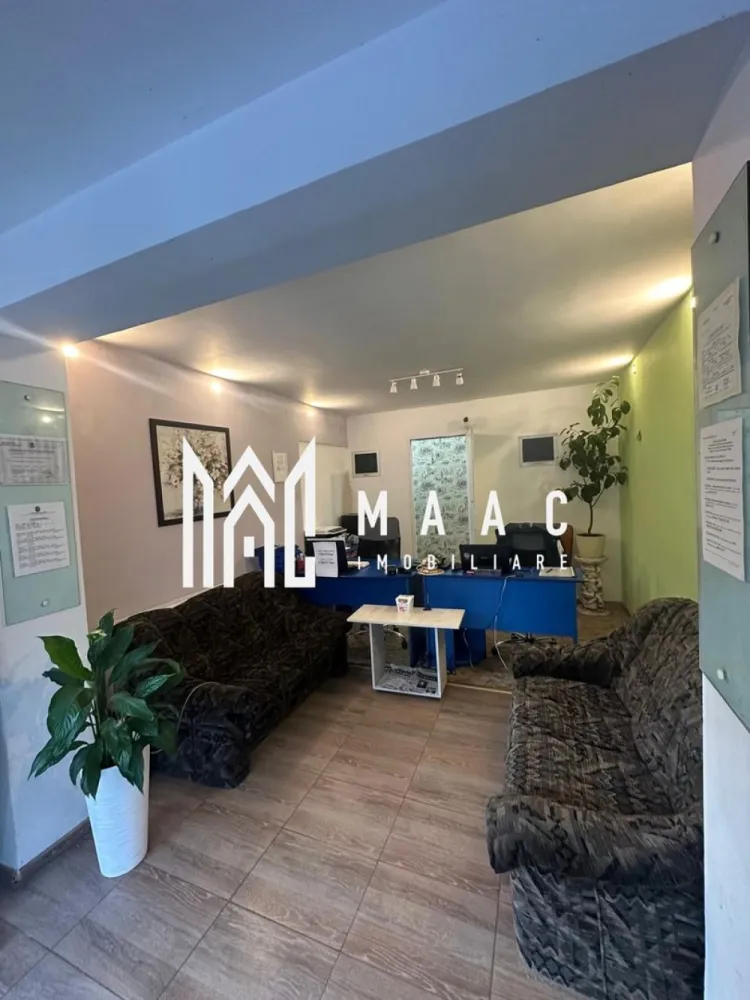 Spațiu comercial pentru birouri | Vasile Milea | 76 mp - MAAC Imobiliare propune spre închiriere un spațiu comercial dedicat birourilor, localizat într-o zonă cu acces rapid de pe Bulevardul General Vasile Milea.

Imobilul este compus din 4 încăperi, astfel:

-Cameră destinată birourilor, situată la intrarea în imobil
-Cameră de odihnă, folosită anterior ca bucătărie
-Cameră pentru depozitare
-Baie cu geam pentru aerisire

Accesul acestor camere se realizează printr-un hol de acces.

Spațiul beneficiază de un vad comercial dezvoltat, fapt demonstrat de existența unei firme care își desfășoară activitatea în acest imobil, construit și amplasat special pentru activități comerciale.

-Se percepe o garanție în cuantumul unei luni de chirie.
-Contractul se face pe minim 6 luni.

Pentru mai multe detalii sau vizionări, specificați telefonic anunțul cu CP2874288.