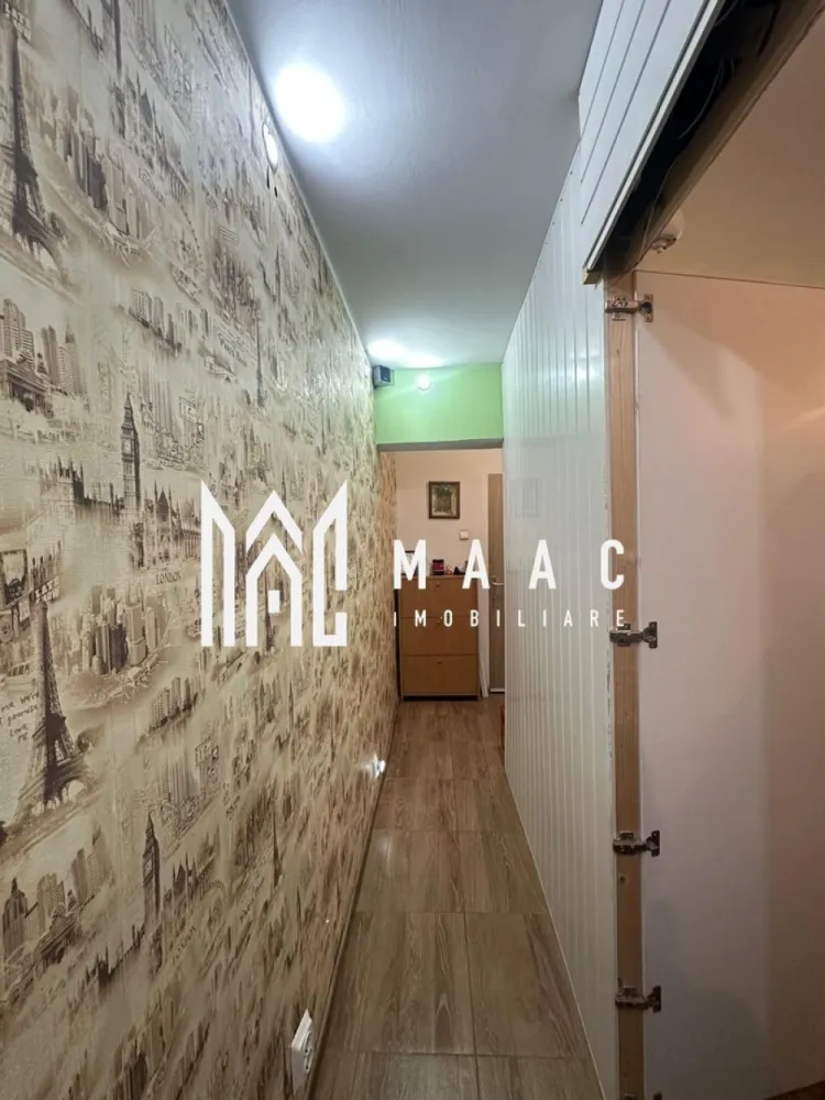 Spațiu comercial pentru birouri | Vasile Milea | 76 mp - MAAC Imobiliare propune spre închiriere un spațiu comercial dedicat birourilor, localizat într-o zonă cu acces rapid de pe Bulevardul General Vasile Milea.

Imobilul este compus din 4 încăperi, astfel:

-Cameră destinată birourilor, situată la intrarea în imobil
-Cameră de odihnă, folosită anterior ca bucătărie
-Cameră pentru depozitare
-Baie cu geam pentru aerisire

Accesul acestor camere se realizează printr-un hol de acces.

Spațiul beneficiază de un vad comercial dezvoltat, fapt demonstrat de existența unei firme care își desfășoară activitatea în acest imobil, construit și amplasat special pentru activități comerciale.

-Se percepe o garanție în cuantumul unei luni de chirie.
-Contractul se face pe minim 6 luni.

Pentru mai multe detalii sau vizionări, specificați telefonic anunțul cu CP2874288.