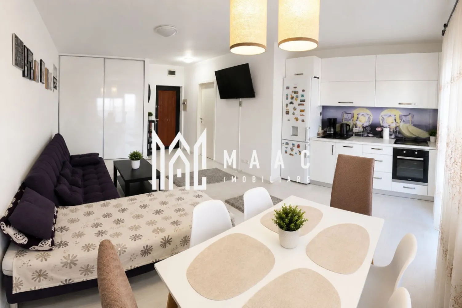Apartament 3 camere | Balcon | Parcare | Zona Rahovei - MAAC Imobiliare vă oferă spre închiriere un apartament cu 3 camere, situat în zona Rahovei, una dintre cele mai apreciate zone rezidențiale ale orașului.

Locuința se închiriază complet mobilată și utilată, fiind pregătită pentru mutare imediată și oferind toate condițiile necesare pentru un trai confortabil.

Apartamentul beneficiază de loc de parcare privat, iar imobilul este prevăzut cu lift, asigurând un plus de confort și accesibilitate.

Zona Rahovei reprezintă alegerea ideală pentru persoanele care își doresc să aibă la îndemână toate facilitățile necesare vieții de zi cu zi: magazine, școli, grădinițe, mijloace de transport în comun și alte puncte de interes, toate aflate în proximitate.

Pentru mai multe informații sau pentru programarea unei vizionări, vă rugăm specificati ID: CP3124138