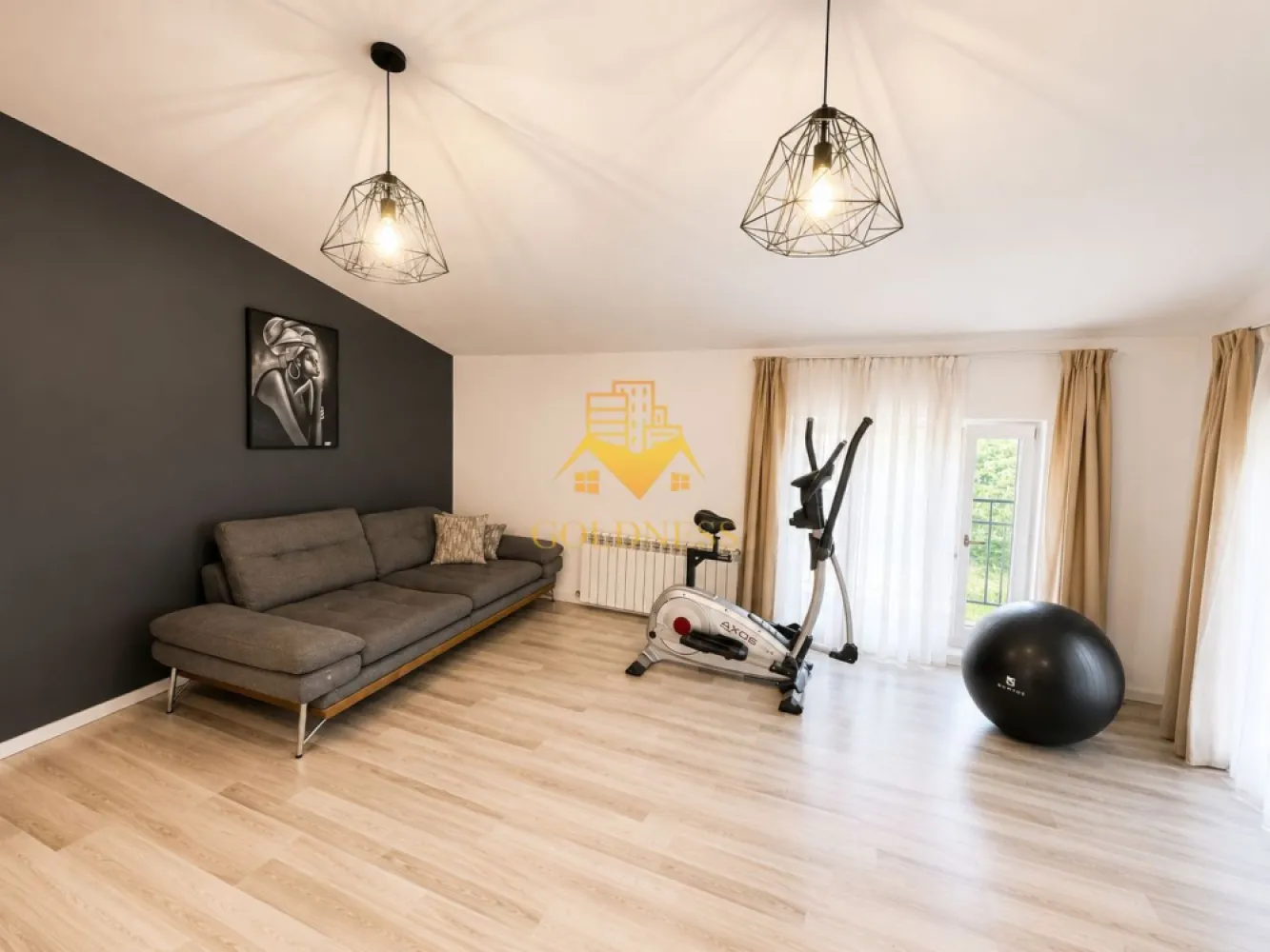 3 Camere Openspace, Zorilor, UMF, UTCN, Parcare, Pasteur, USAMV, Sigma - GOLDNESS Imobiliare vă propune spre închiriere un apartament cu 3 camere complet mobilat și utilat, la etajul 2 într-un imobil de 2 etaje, în Cartierul Zorilor!
2 locuri de parcare !
Se află în apropierea stațiilor de transport în comun, magazine, restaurante, spații verzi, farmacii, etc. 

Apartamentul este compartimentat astfel:
 - dormitor cu pat matrimonial, dressing, noptiere, TV
 - dormitor cu pat matrimonial, dressing, noptiere, Tv, birou
 - living cu bucatarie open space complet utilată și mobilată, canapea extensibilă, loc de servit masa, AC
 - baie cu cabina de dus, calorifer port prosop și dulap pentru depozitare.
 -baie cu cada, calorifer port prosop.

Imobilul este dotat cu toate cele necesare- centrală proprie, frigider, aragaz, hotă, mașină de spălat haine, etc. 

Dacă sunteți interesați de acest apartament și doriți să îl vizionați, dar și pentru alte oferte nu ezitați să ne contactați telefonic sau prin e-mail. Vă stăm la dispoziție!
Pentru intermediere se percepe un comision de 50% din prețul chiriei!