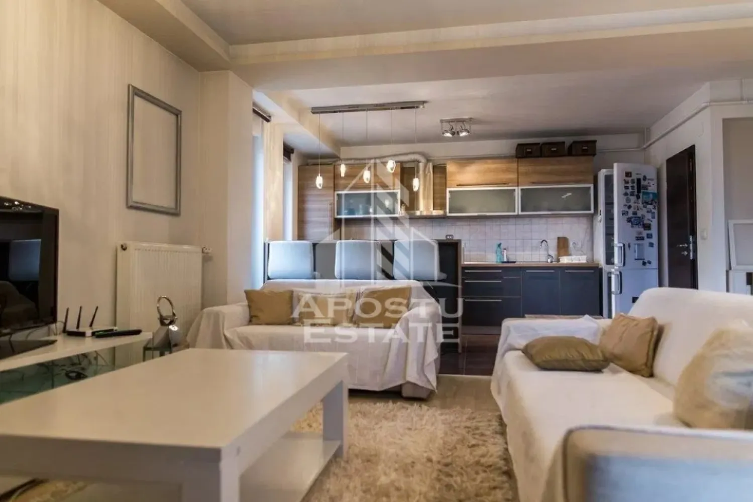 Apartament cu 2 camere, de inchiriat, zona Braytim, Timisoara - Agentia imobiliara APOSTU ESTATE va propune spre inchiriere un apartament cu 2 camere, spatios si luminos, situat in Timisoara, zona Braytim, o zona linistita si bine pozitionata, potrivit pentru cupluri,familii, sau studenti care isi doresc o locuinta unde sa se simta confortabil si cu acces facil catre scoli, statii de autobuz, supermarketuri , magazine de zona, parcuri.

Suprafata utila: 75 mp
Compartimentare eficienta:
-Hol de acces generos.
-Living room luminos cu bucatarie open space.
-Dormitor matrimonial.
-Baie cu cada.

Confort si facilitati:
-Incalzirea apartamentului: Pardoseala, Centrala proprie.
-Apartamentul este complet mobilat si utilat.
- Nu se accepta animale de companie de catre proprietar.

Localizare:
-Timis, Timisoara, zona Braytim – acces facil : Voglio Pizza, Muzeul Apei, Restaurant Zone 2.

Ideal pentru:
-Cupluri.
-Familii.
-Persoane singure.

Disponibilitate: imediata
Pret chirie lunara: 450 euro ( negociabil)
Programeaza o vizionare pentru a-ti putea imagina viitorul aici!
ID intern: CP3127927