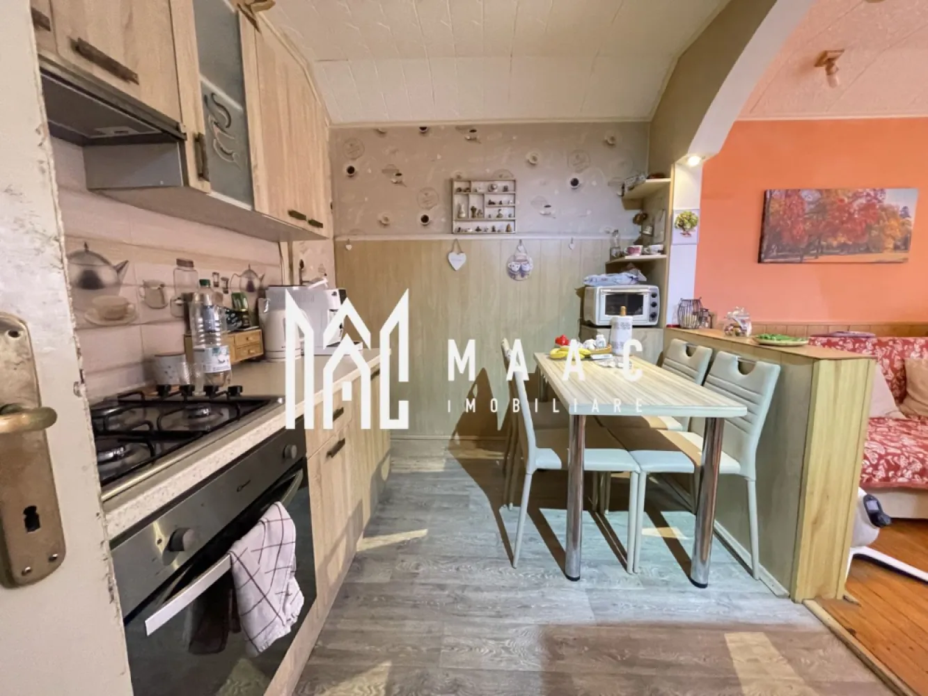 Casă 4 camere de vânzare | Sibiu Hipodrom 2 | 110 mp, teren 578 mp - Casă individuală cu 4 camere de vânzare în Sibiu, zona Hipodrom 2, cu 110 mp utili și teren de 578 mp, potrivită pentru locuire într-o proprietate cu curte proprie.

Detalii proprietate:
• Suprafață utilă: 110 mp
• Suprafață construită: 154 mp
• Teren: 578 mp, cu aproximativ 450 mp curte liberă
• Compartimentare: 4 camere, 3 dormitoare, 2 băi și 1 bucătărie
• Regim de înălțime: subsol, parter și mansardă
• Casă individuală finalizată
• Stare interioară bună, an construcție 1940
• Construcție din cărămidă, acoperiș din tablă
• Terasă, panouri solare și 2 locuri de parcare

Proprietatea este amplasată pe Strada Călugăreni, în Hipodrom 2, Sibiu, cu acces rapid către oraș și avantajul intimității oferite de curtea proprie.

Cod anunț CP2903415. Contactați echipa MAAC Imobiliare pentru detalii suplimentare și pentru programarea unei vizionări.