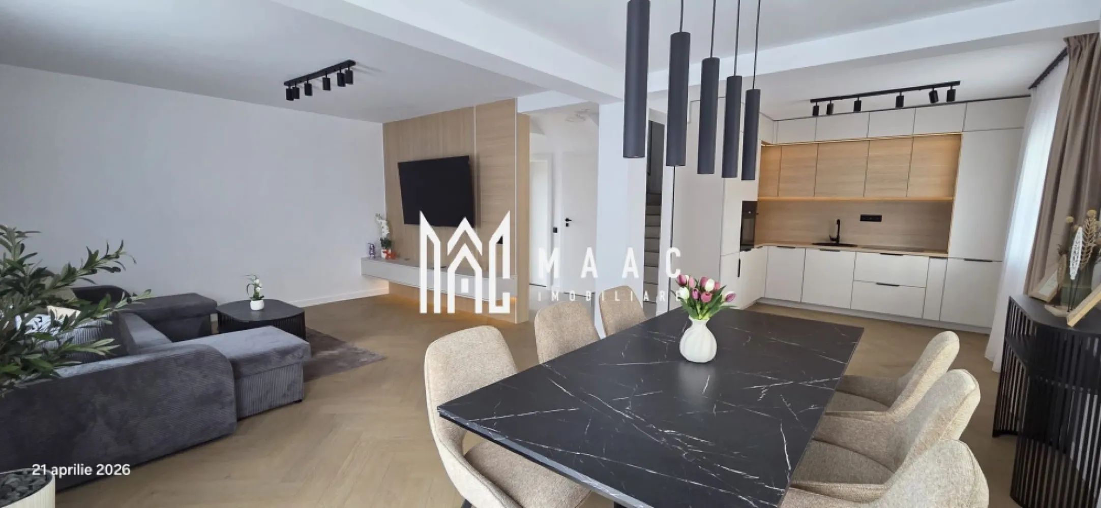 Casă Modernă P+1 | 4 Camere | 115 mp utili | Șelimbăr - MAAC Imobiliare vă propune spre închiriere o casă modernă, aflată la prima închiriere, situată în Șelimbăr. 

Caracteristici principale

• casă P+1, suprafață utilă 115 mp
• prima închiriere 
• curte proprie amenajată cu zonă verde și sistem de irigații
• zonă de servit masa în exterior
• camere video de supraveghere pentru parcare, curte și acces

Compartimentare

Parter:
• hol
• baie
• spațiu de depozitare
• living spațios
• bucătărie modernă

Etaj:
• hol
• 3 dormitoare
• baie
• acces pod

Dotări și finisaje
• bucătărie complet utilată cu electrocasnice încorporate (cuptor, plită cu inducție, hotă, mașină de spălat vase, combina frigorifică)
• mașină de spălat rufe + uscător separat
• sistem de supraveghere video

Condiții de închiriere
• preț: 1000 €/lună
• contract minim 1 an
• garanție: 2 luni (preferabil)

 Pentru mai multe detalii sau programarea unei vizionări, vă rugăm să ne contactați și să menționați ID-ul proprietății: CP3097019.