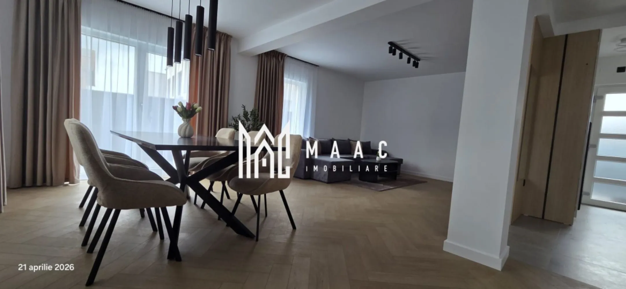 Casă Modernă P+1 | 4 Camere | 115 mp utili | Șelimbăr - MAAC Imobiliare vă propune spre închiriere o casă modernă, aflată la prima închiriere, situată în Șelimbăr. 

Caracteristici principale

• casă P+1, suprafață utilă 115 mp
• prima închiriere 
• curte proprie amenajată cu zonă verde și sistem de irigații
• zonă de servit masa în exterior
• camere video de supraveghere pentru parcare, curte și acces

Compartimentare

Parter:
• hol
• baie
• spațiu de depozitare
• living spațios
• bucătărie modernă

Etaj:
• hol
• 3 dormitoare
• baie
• acces pod

Dotări și finisaje
• bucătărie complet utilată cu electrocasnice încorporate (cuptor, plită cu inducție, hotă, mașină de spălat vase, combina frigorifică)
• mașină de spălat rufe + uscător separat
• sistem de supraveghere video

Condiții de închiriere
• preț: 1000 €/lună
• contract minim 1 an
• garanție: 2 luni (preferabil)

 Pentru mai multe detalii sau programarea unei vizionări, vă rugăm să ne contactați și să menționați ID-ul proprietății: CP3097019.