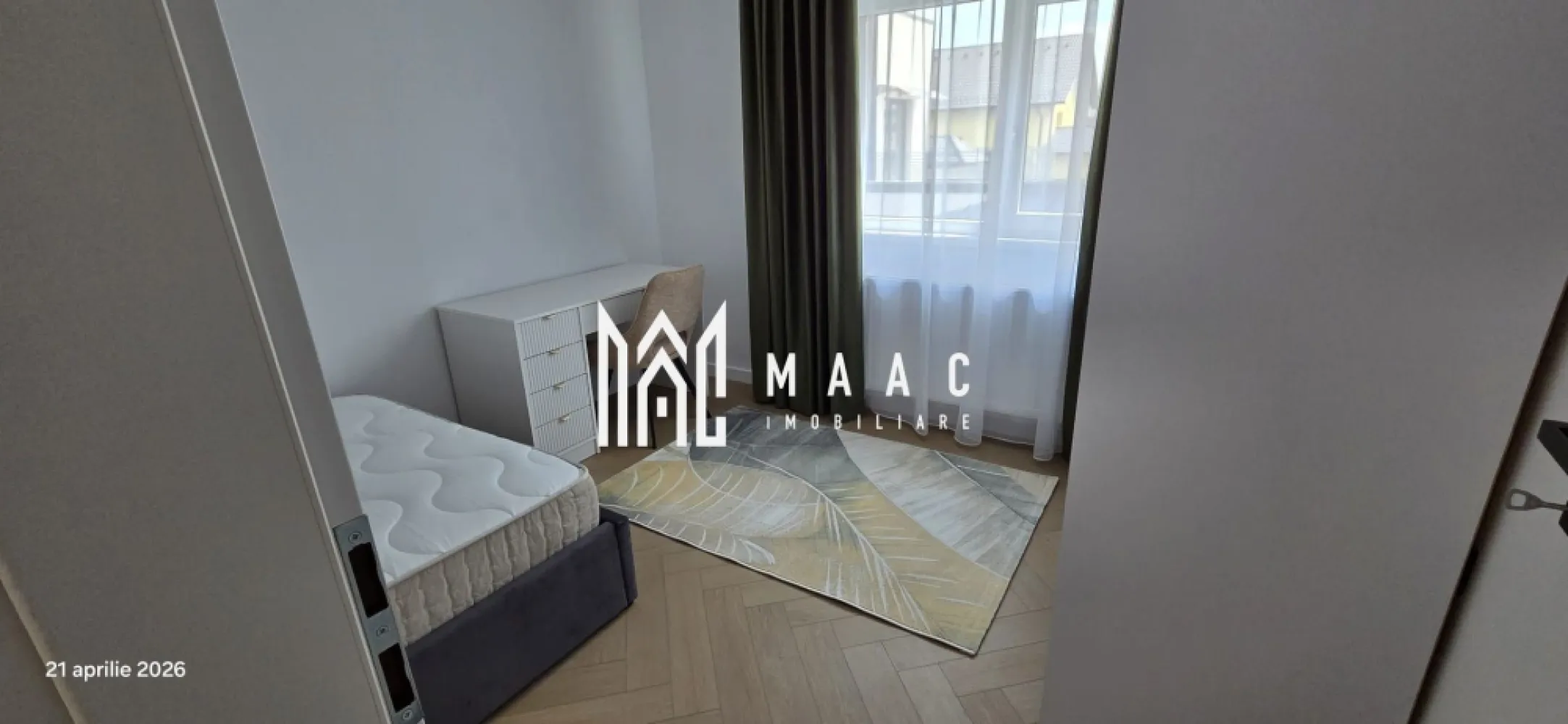 Casă Modernă P+1 | 4 Camere | 115 mp utili | Șelimbăr - MAAC Imobiliare vă propune spre închiriere o casă modernă, aflată la prima închiriere, situată în Șelimbăr. 

Caracteristici principale

• casă P+1, suprafață utilă 115 mp
• prima închiriere 
• curte proprie amenajată cu zonă verde și sistem de irigații
• zonă de servit masa în exterior
• camere video de supraveghere pentru parcare, curte și acces

Compartimentare

Parter:
• hol
• baie
• spațiu de depozitare
• living spațios
• bucătărie modernă

Etaj:
• hol
• 3 dormitoare
• baie
• acces pod

Dotări și finisaje
• bucătărie complet utilată cu electrocasnice încorporate (cuptor, plită cu inducție, hotă, mașină de spălat vase, combina frigorifică)
• mașină de spălat rufe + uscător separat
• sistem de supraveghere video

Condiții de închiriere
• preț: 1000 €/lună
• contract minim 1 an
• garanție: 2 luni (preferabil)

 Pentru mai multe detalii sau programarea unei vizionări, vă rugăm să ne contactați și să menționați ID-ul proprietății: CP3097019.